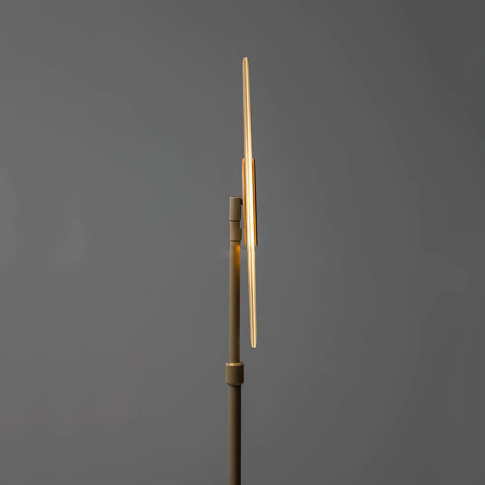 Luxora Floor Lamp - ∅ 14.9″ x H 59″ / Black / US plug