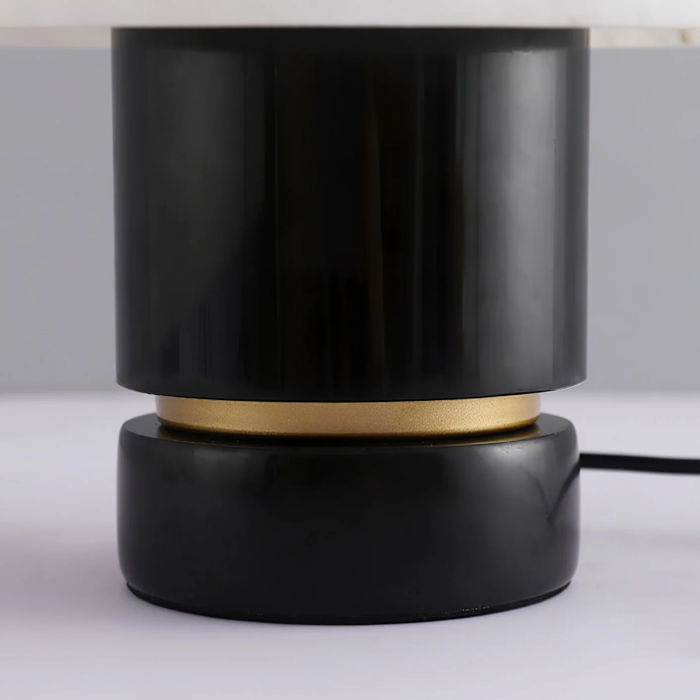 Outela Table Lamp - Model B 10.2″ x H 12.6″ / Dia 26cm x H 32cm / Black+White / US plug