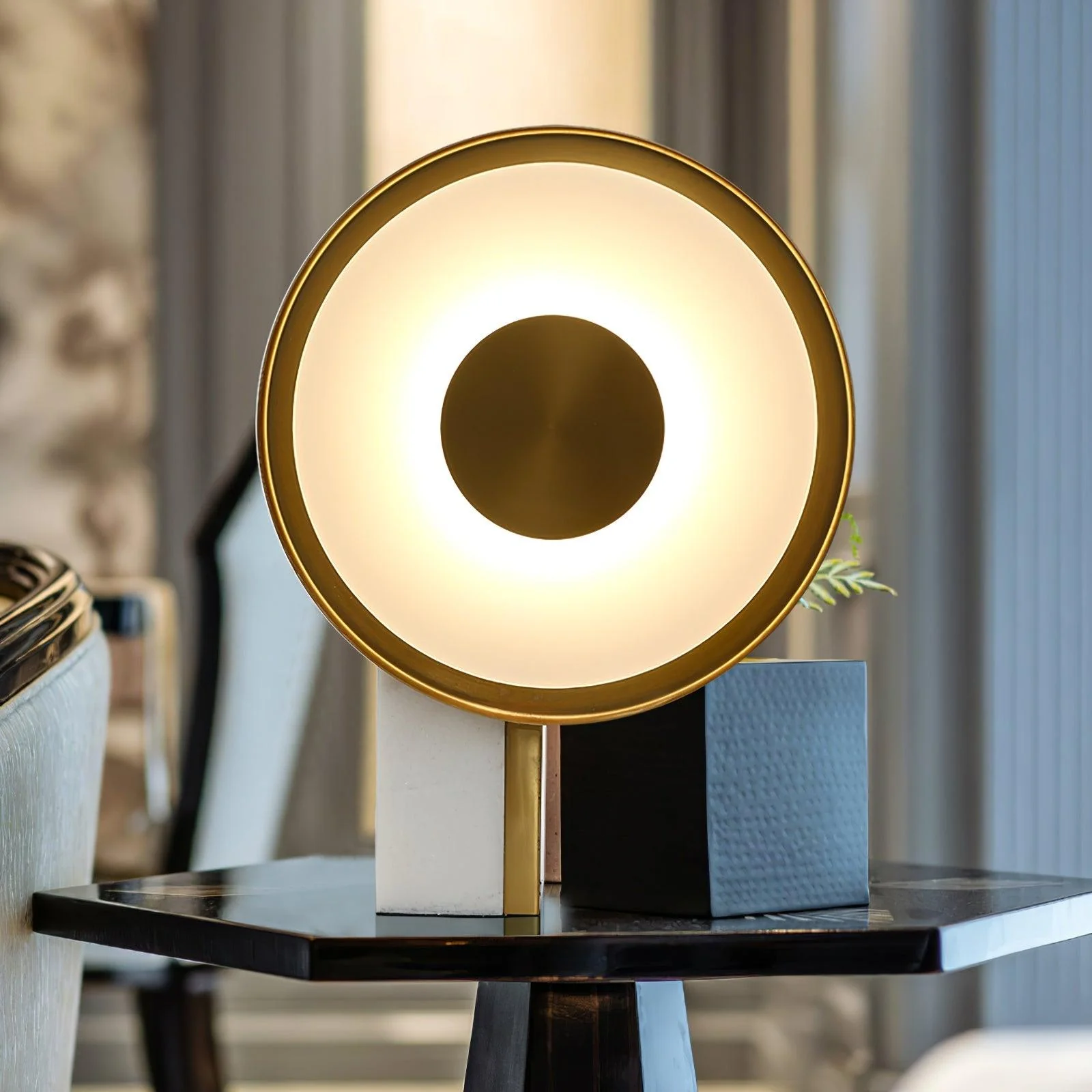 Roche Bobois Table Lamp - ∅ 13″ x H 17.3″ / Dia 33cm x H 44cm / White+Gold / UK plug