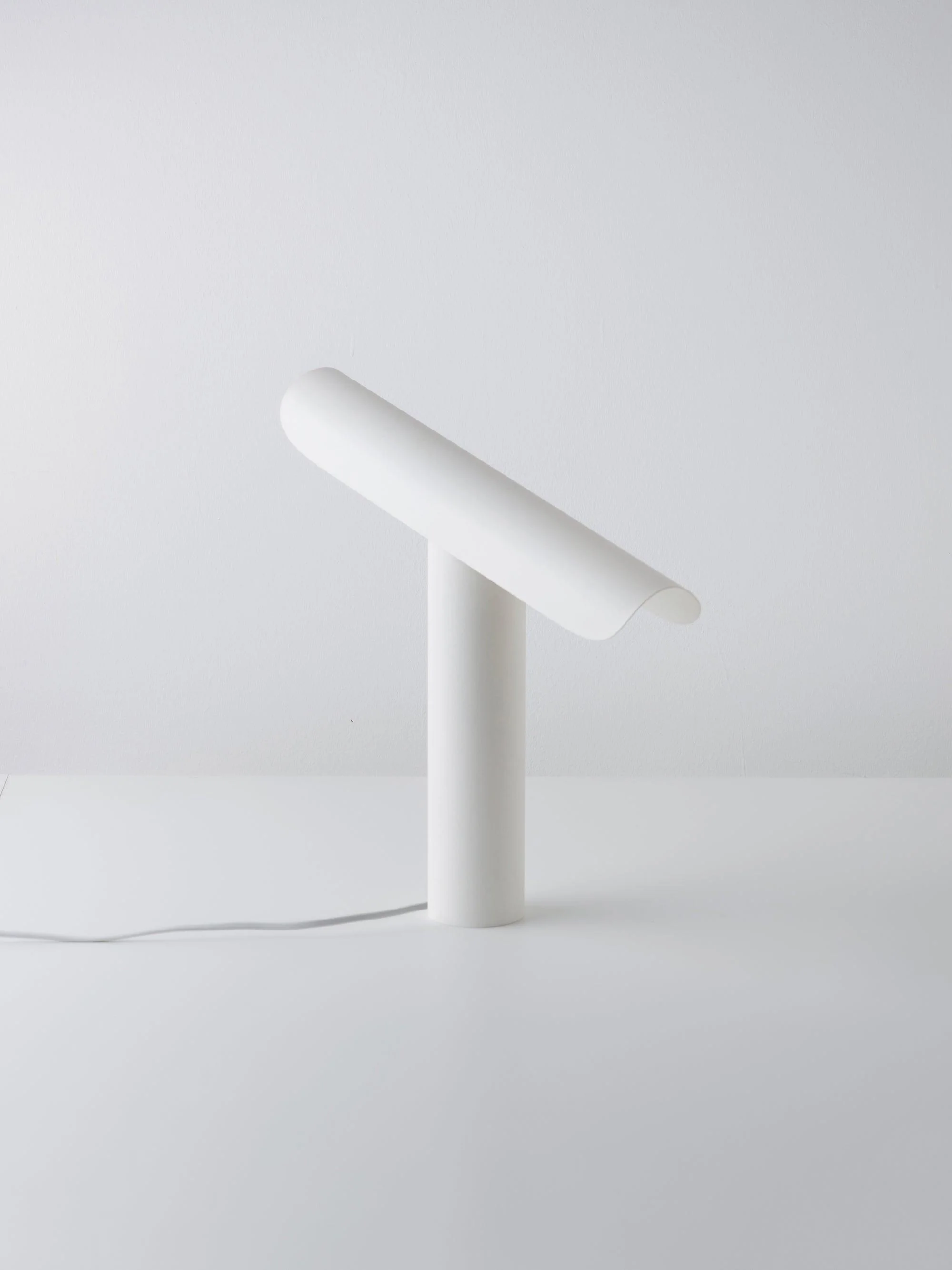Настольный светильник T-Table - ∅30см x 30см, черный