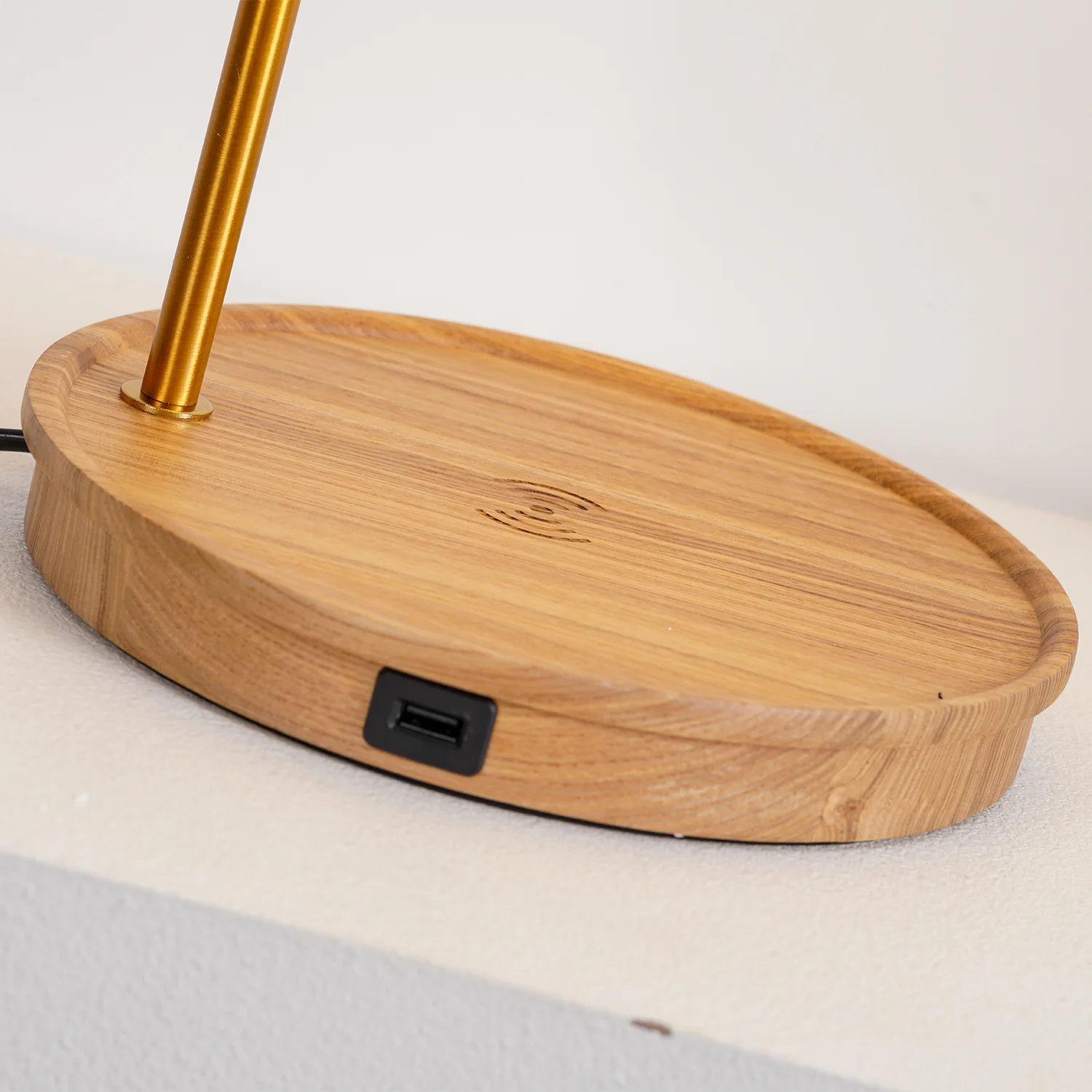 Настольный светильник Wooden Retro - ∅31см x 52см, орех, серый, версия с беспроводной зарядкой
