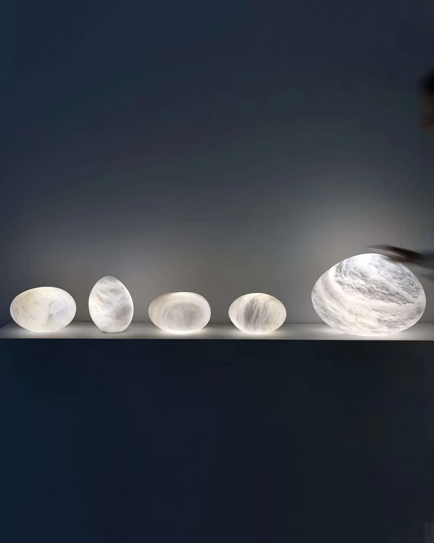 Подвесной светильник Pebbles Alabaster - модель B ∅19см x 25см, латунь, белый