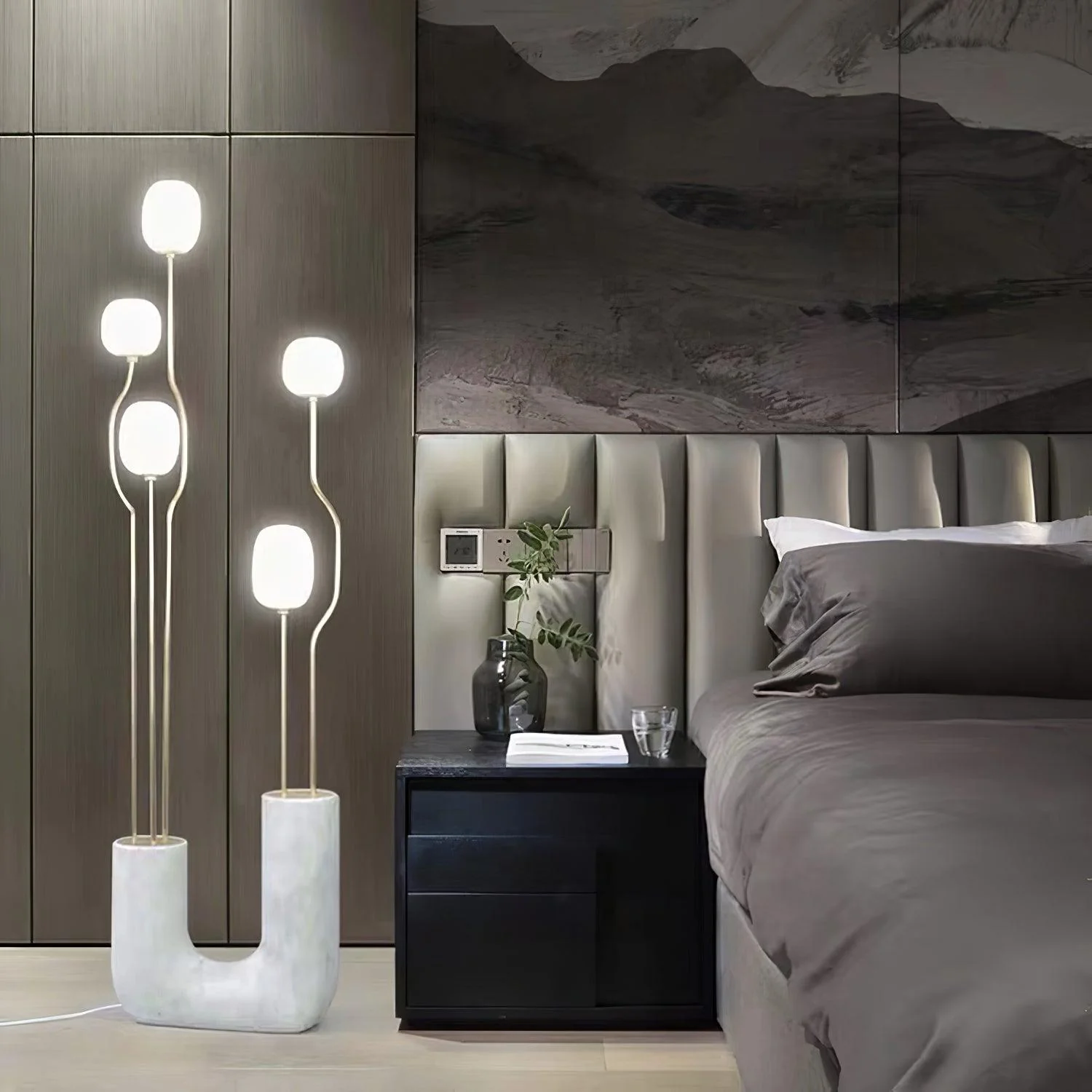 Comet Floor Lamp - ∅ 18.9″ x H 66.9″ / Dia 48cm x H 170cm / Black+Gold / UK plug