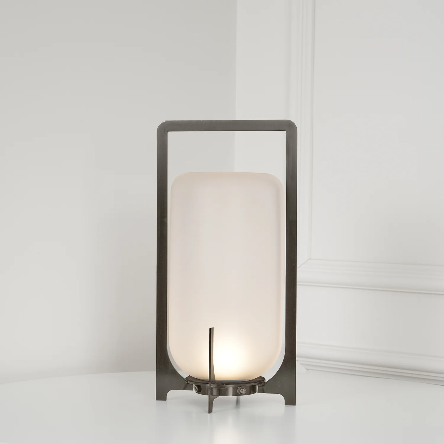 Настольный светильник Steel Twilight Lantern - ∅20см x 38см, серебряный серый, нержавеющая сталь, теплый свет, USB-разъем
