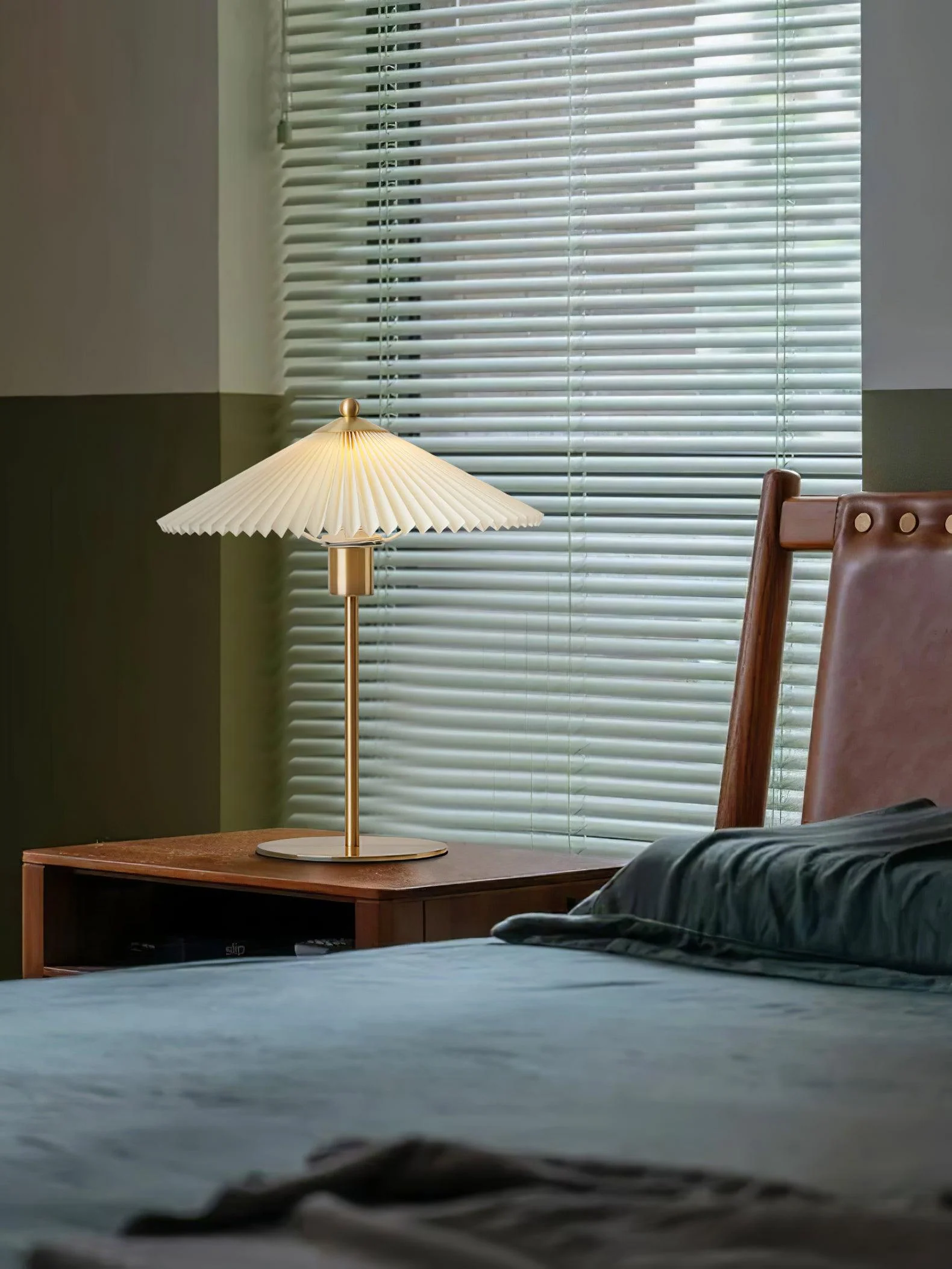 Настольный светильник Perla Pleated - ∅36см x 43см, золотой