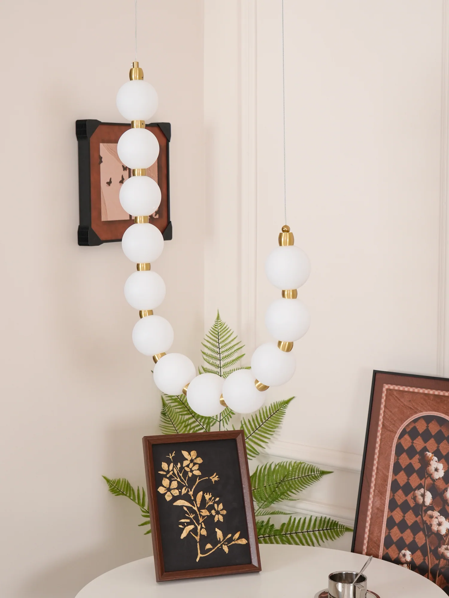 Люстра Acrylic Pearl Necklace - ∅70см x 200см, латунь, белый, теплый свет