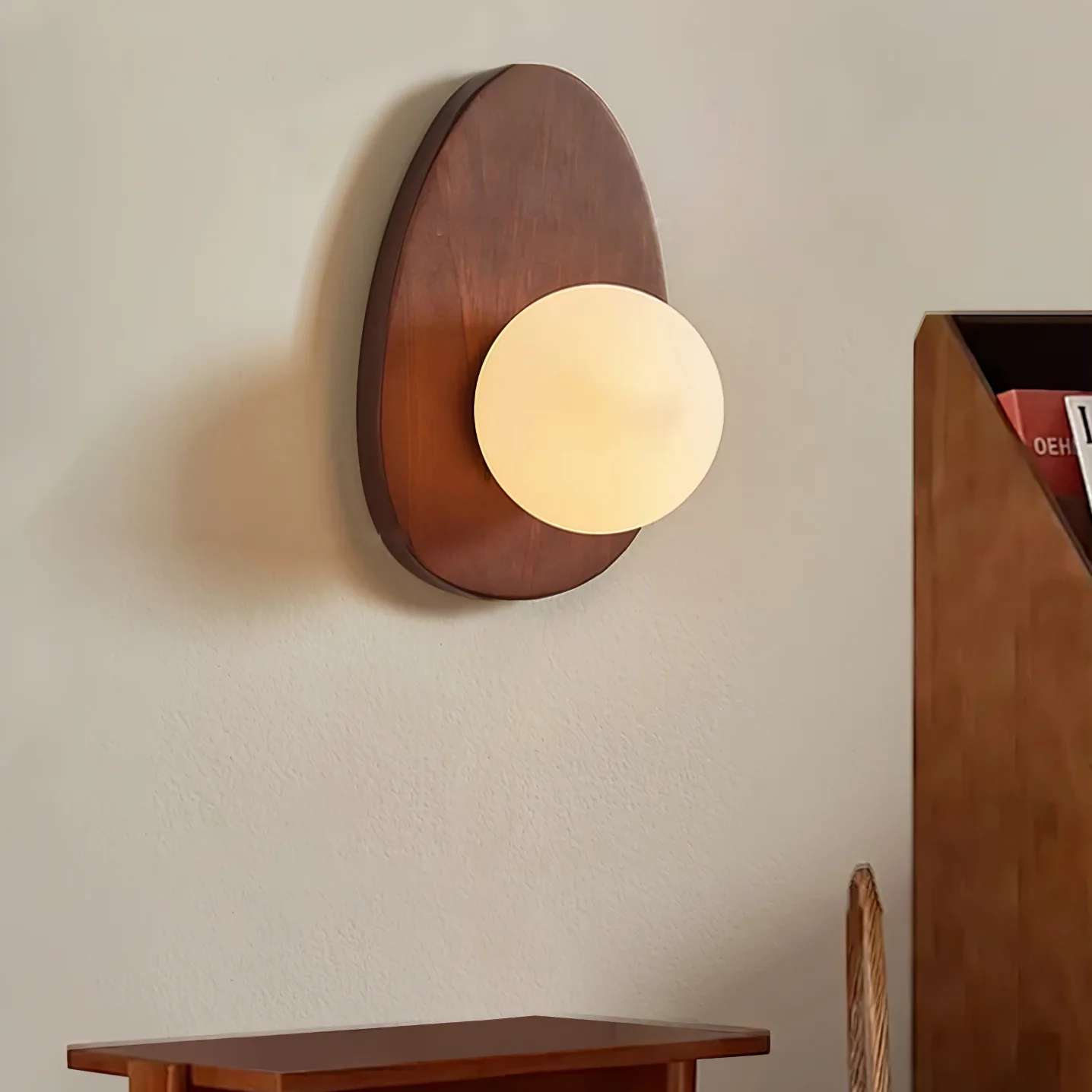Настенный светильник Orba Walnut - ∅18см x 28см, орех