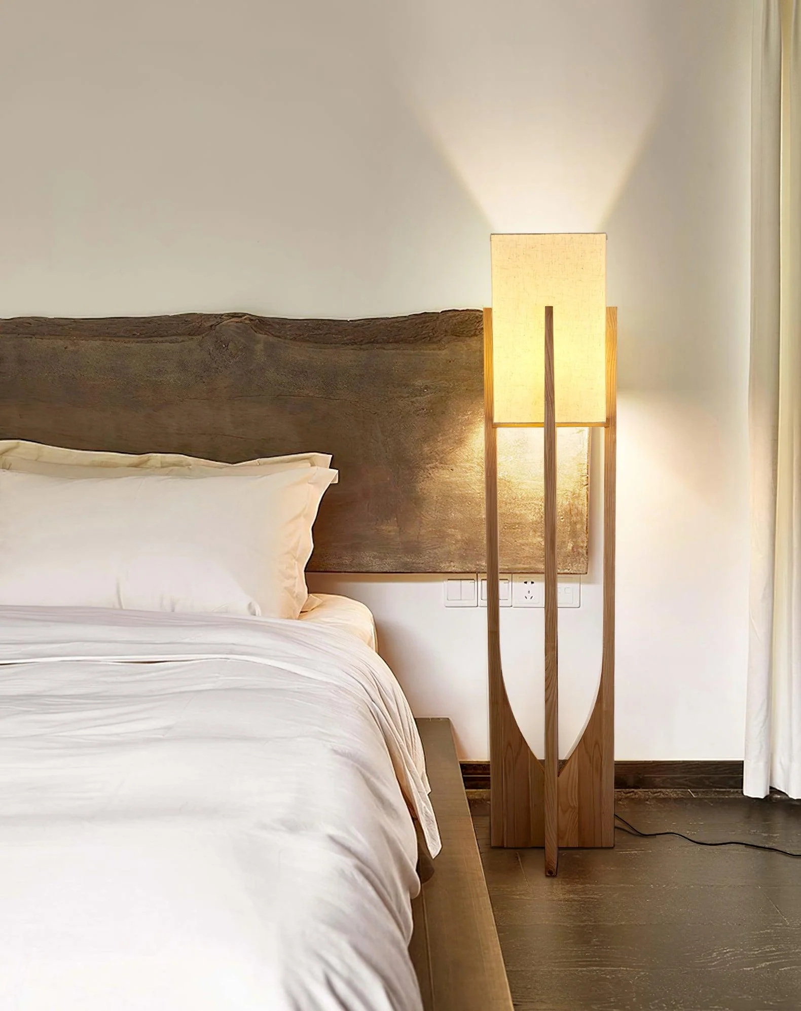 Fairbanks Floor Lamp - ∅ 9.1″ x H 20.5″ / Dia 23 cm x H 52 cm / Dark wood color / AU plug