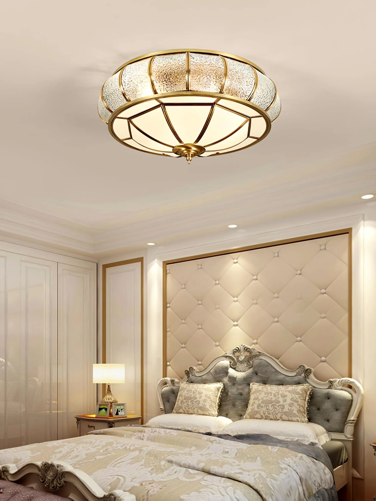 Потолочный светильник Round Textured Glass - ∅60см х 23см, латунь