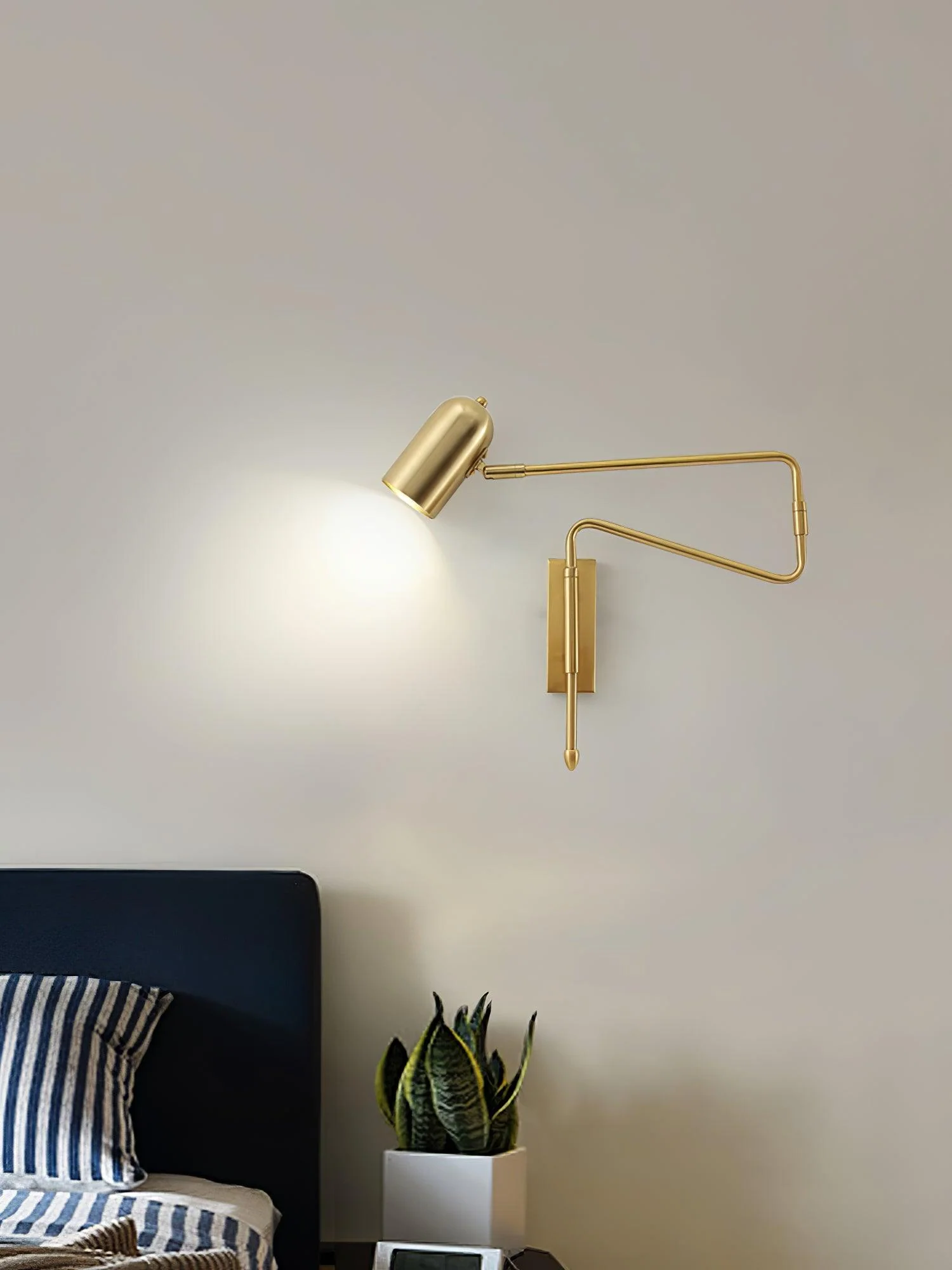 Настенный светильник Adjustable Arm Plug In - модель A, 42см x 41см, золотой