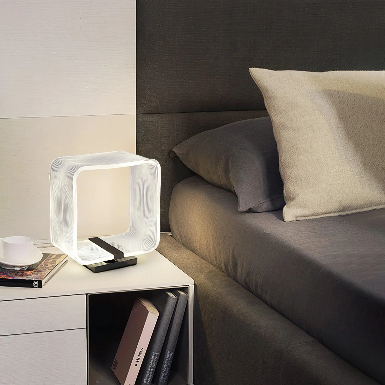 Wire Cube Table Lamp - ∅ 11.4″ x H 13″ / Dia 29cm x H 33cm / Black+Clear / UK plug