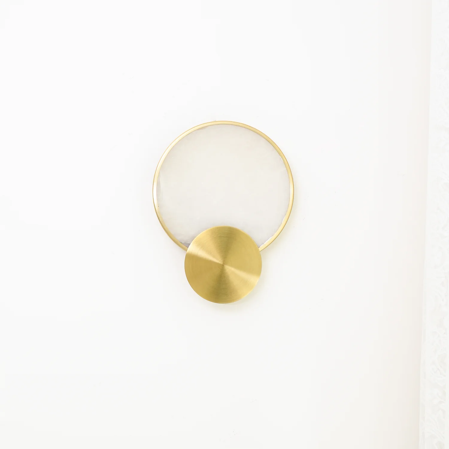 Terra Svet Wall Lamp - ∅ 8.6″ x H 11.4″ Set of 2 / Gold & White Alabaster / Cool White