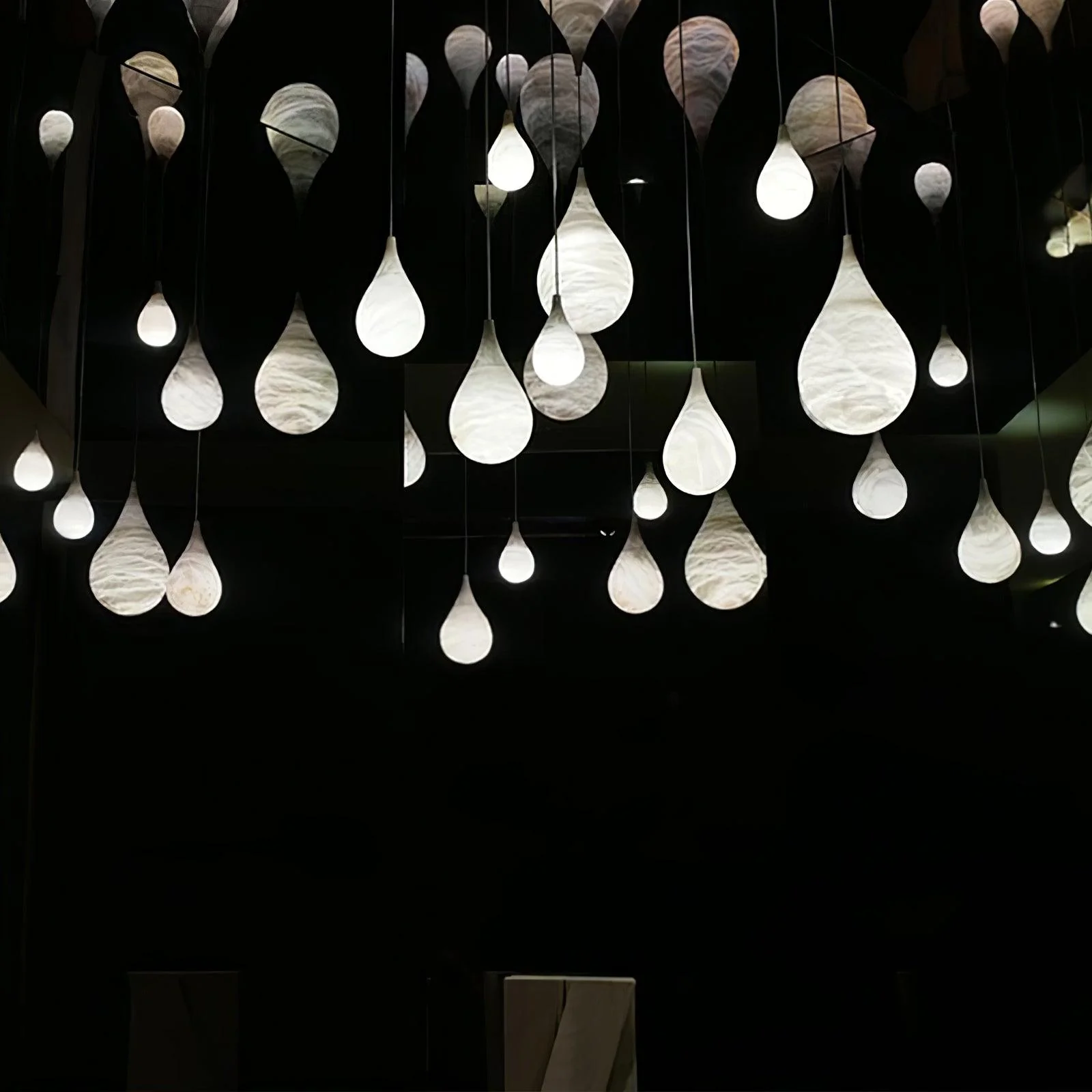 Подвесной светильник Marble Raindrop - ∅18см x 34см, белый, теплый свет