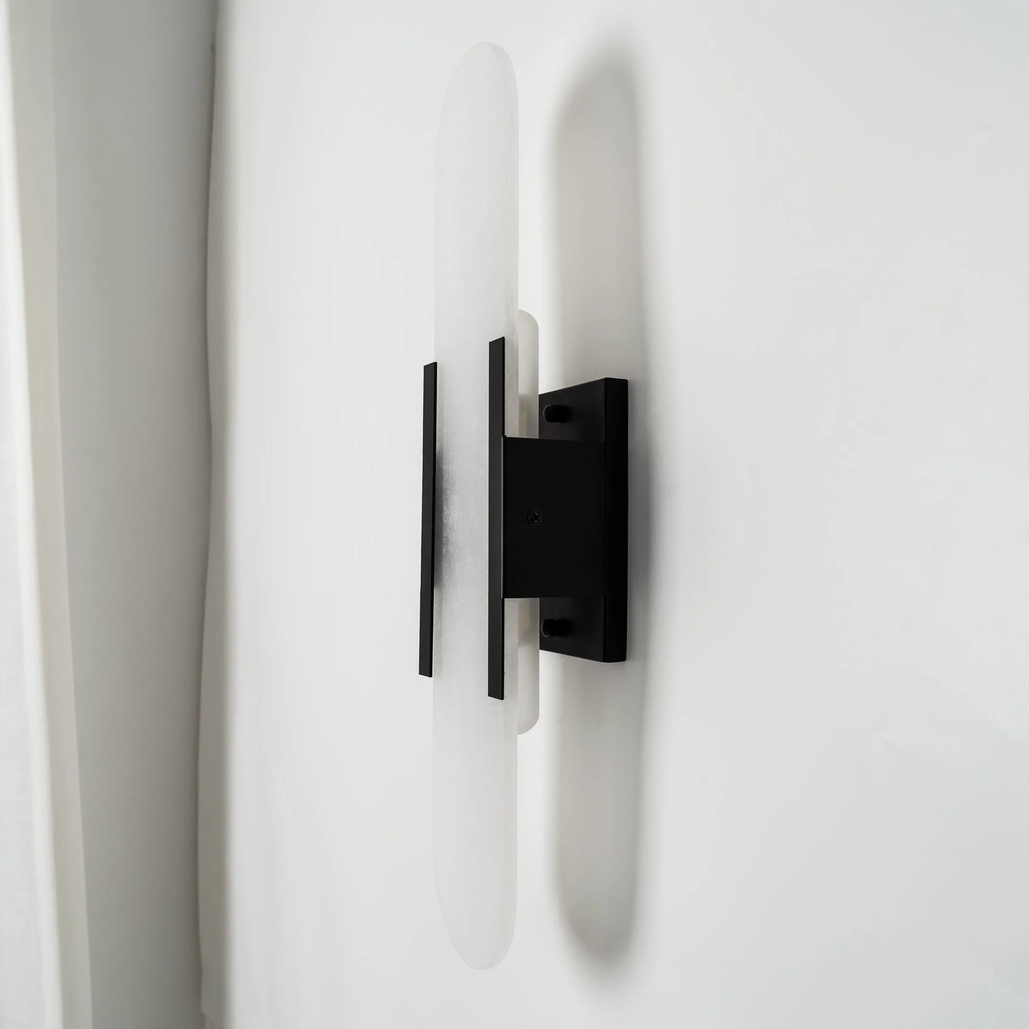 Melange Elongated Alabaster Wall Lamp - Dia 10cm x H 35cm Set of 2 / Black