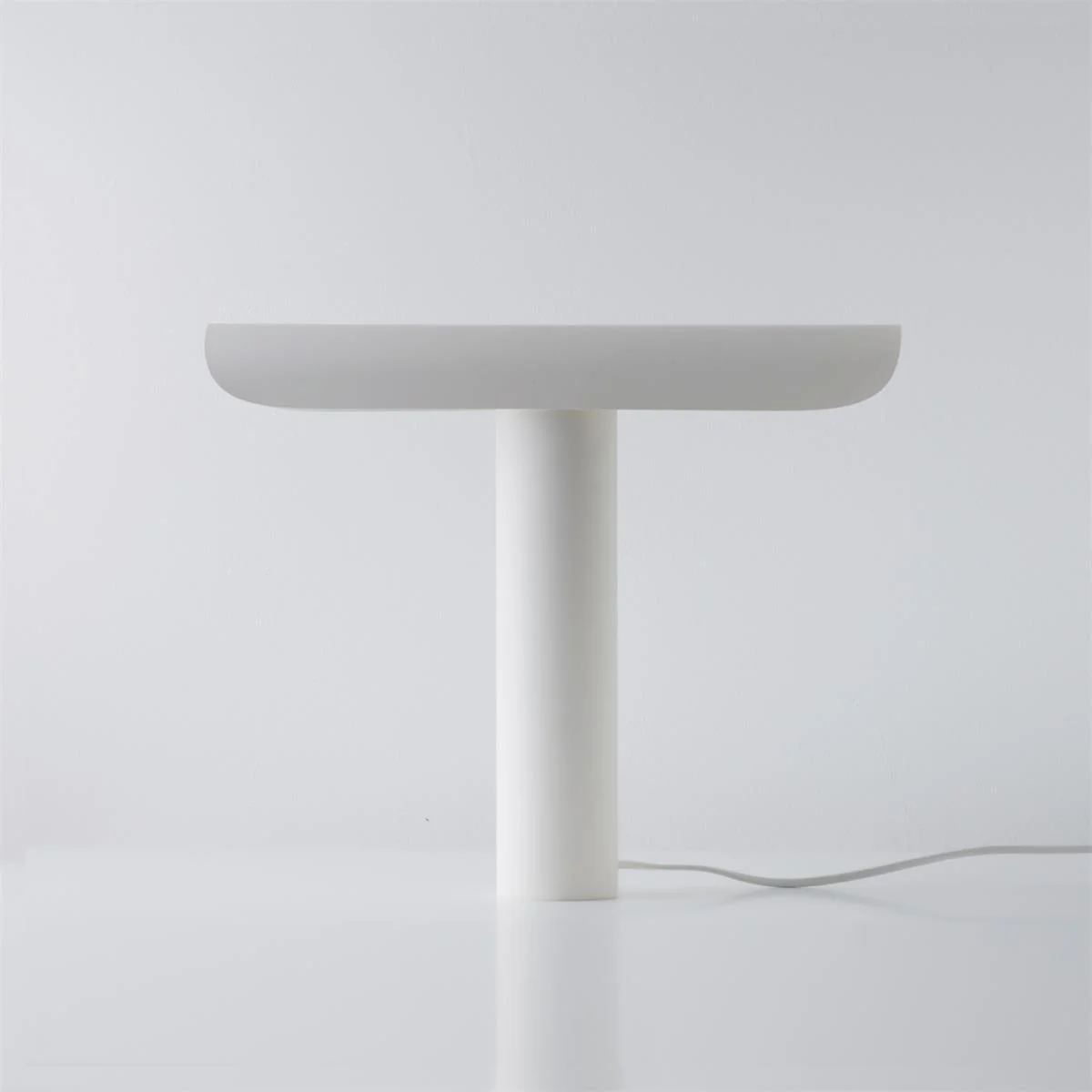 Настольный светильник T-Table - ∅30см x 30см, черный