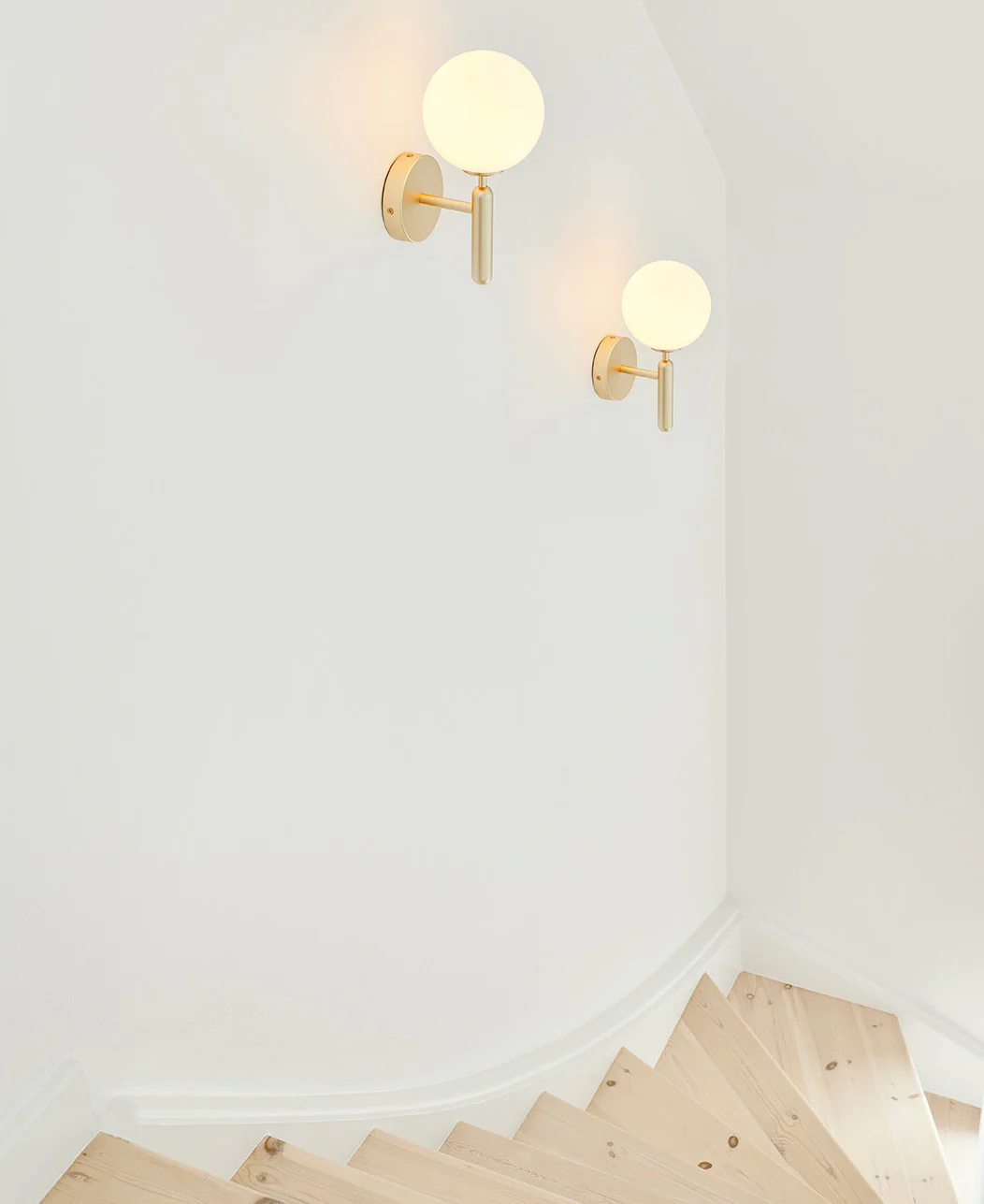 Nordica Wall Lamp - ∅ 5.9″ x H 13.4″ / Dia 15cm x H 34cm Set of 2 / Brass / White
