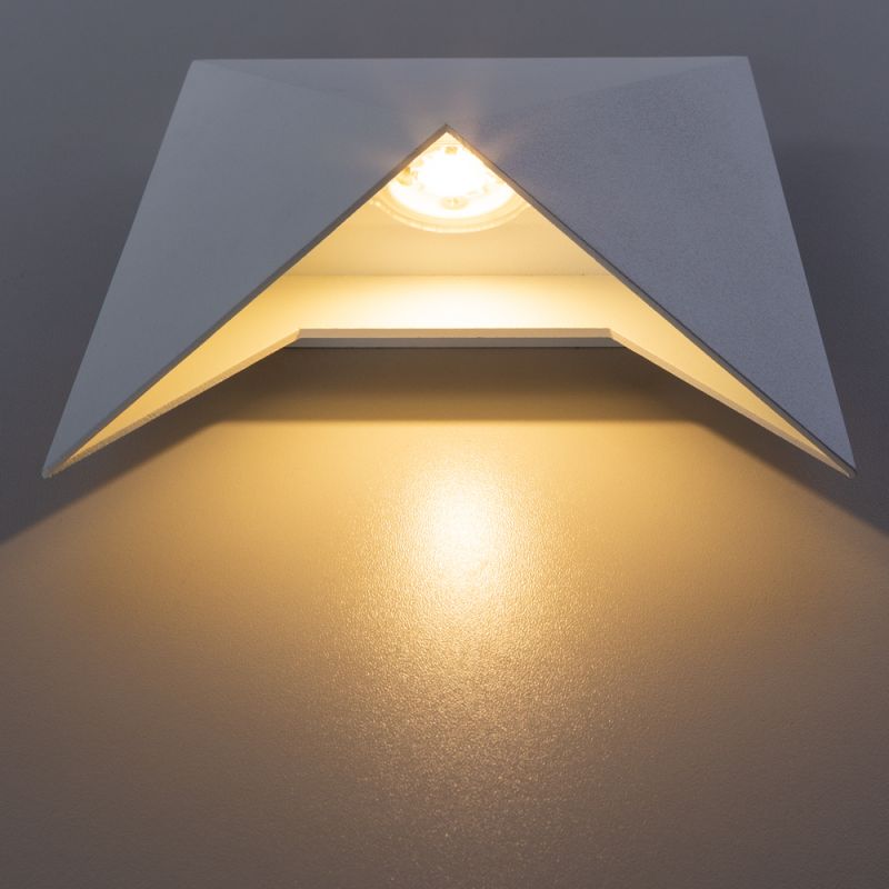 Светильник настенный Arte Lamp Busta A1609AP-1WH