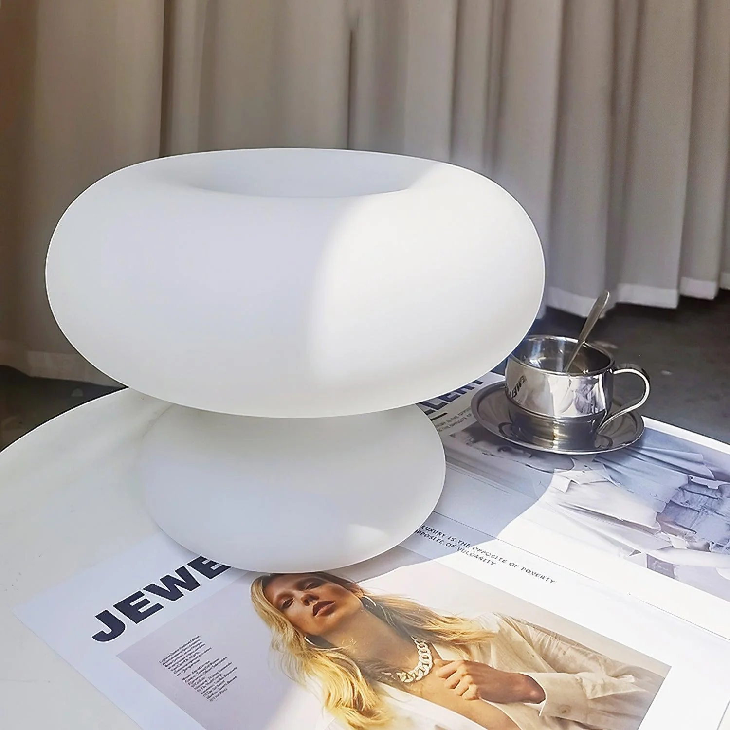 Donut Table Lamp - ∅ 11″ x H 7.9″/ Dia 28cm x H 20cm / White / UK plug