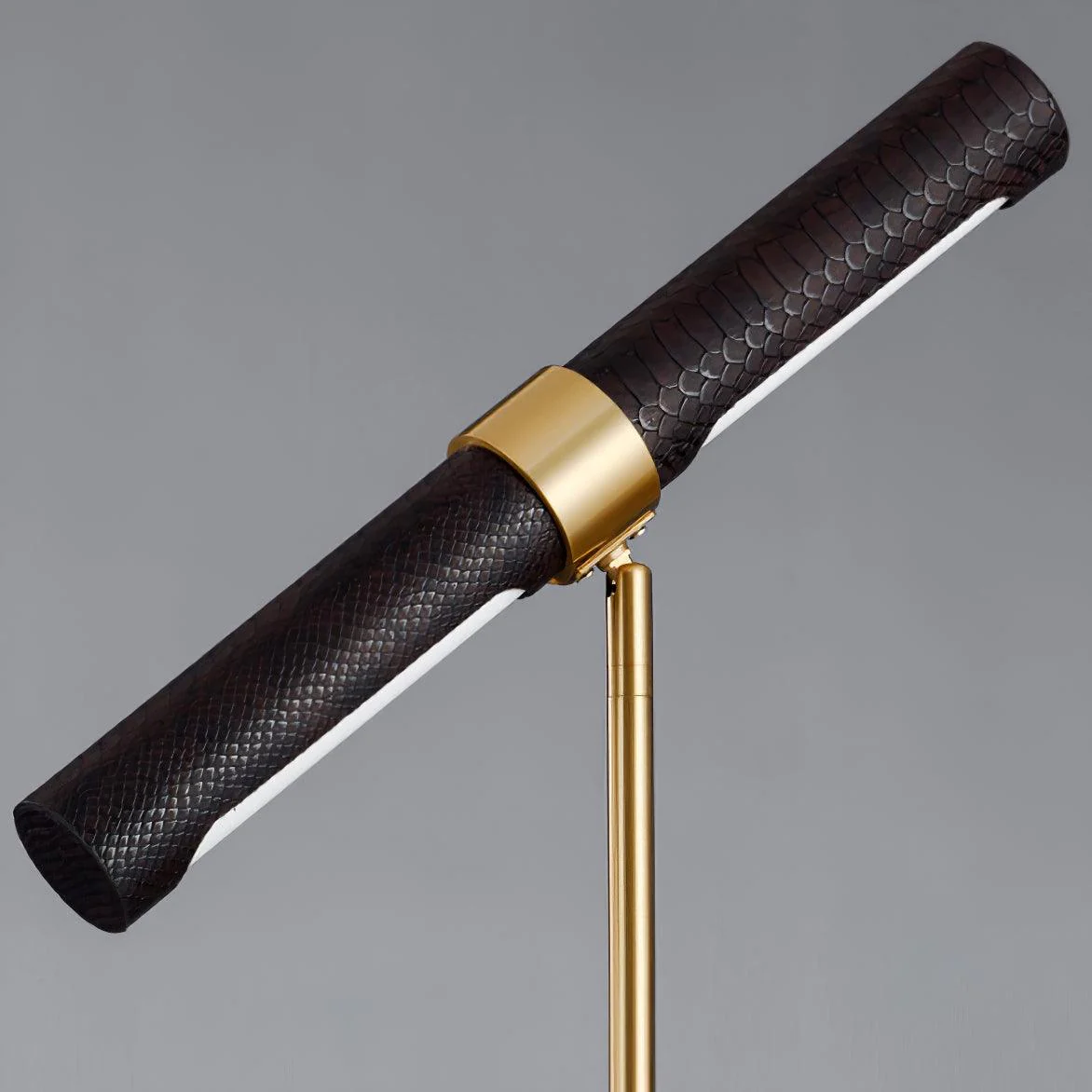 Kippy Table Lamp - ∅ 11″ x H 17.7″ / Dia 28cm x H 45cm / Gold+Brown leather / US plug
