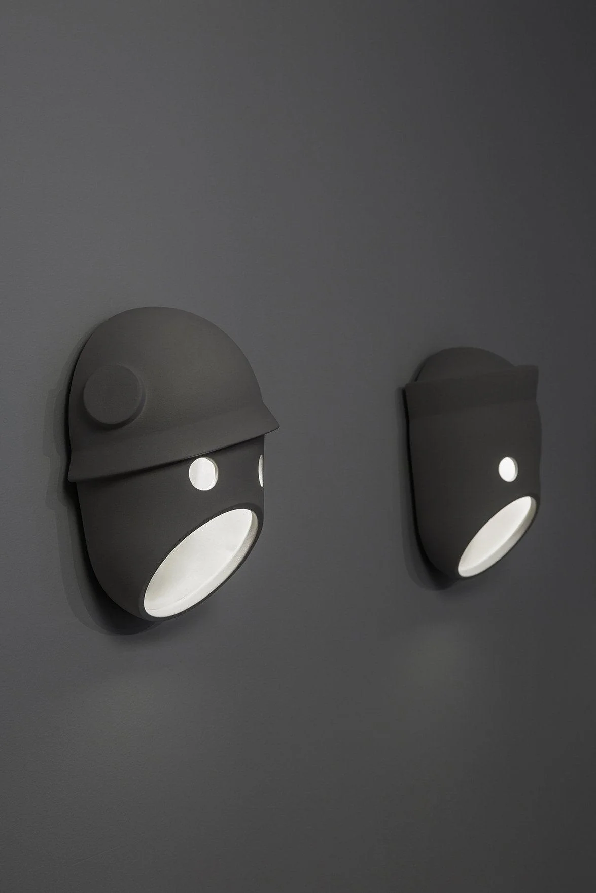 Mask Wall Light - Glen ∅ 7.1″ x H 8.7″ Set of 2 / Light Grey