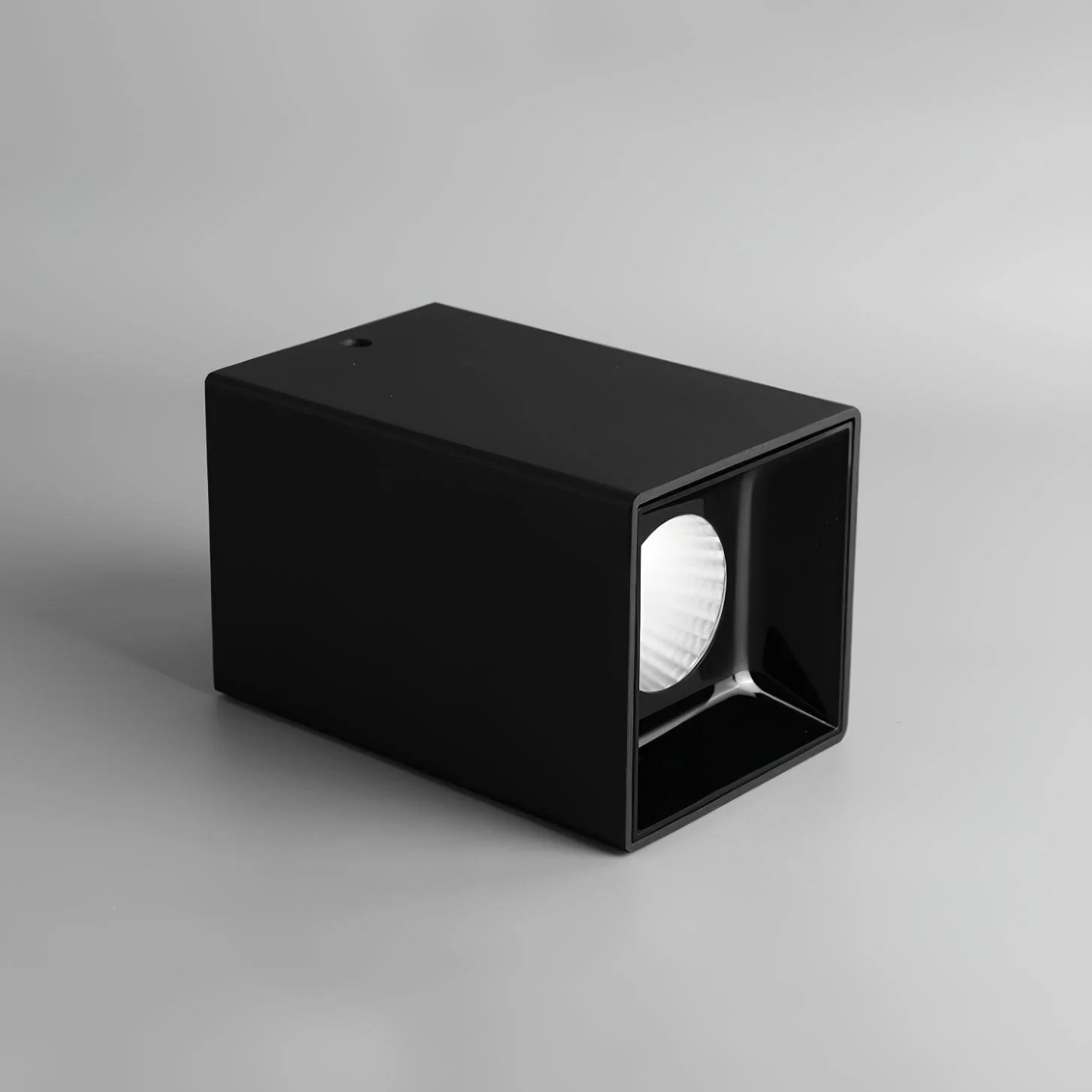 Потолочный светильник Cube - ∅8см x 14см, белый, холодный свет