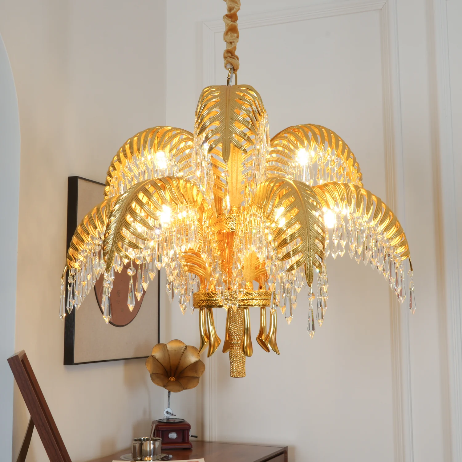 Люстра Brass Palm Leaf Crystal - 8 подвесов ∅82см x 50см, латунь, прозрачный кристалл