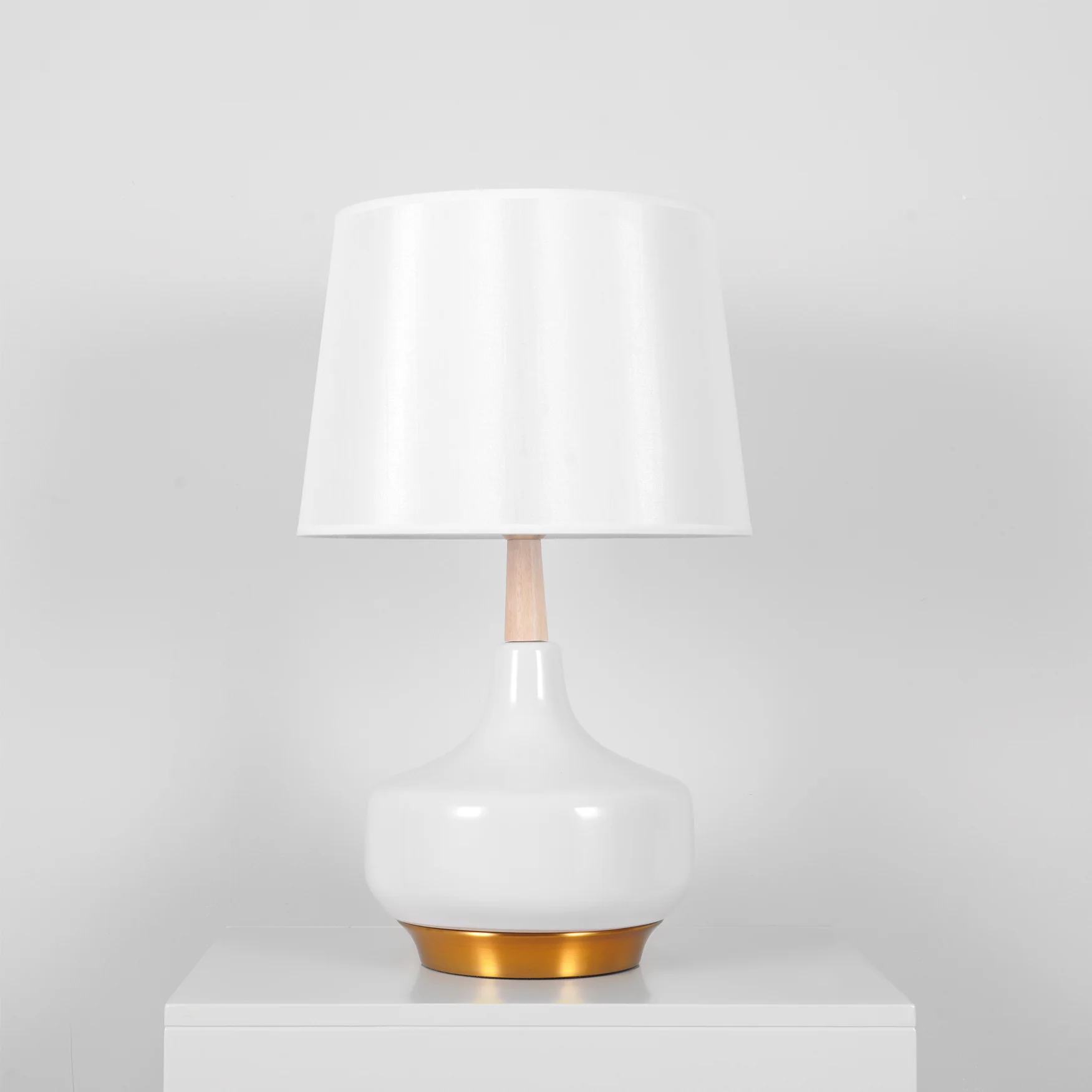 Hilo Table Lamp - ∅ 14.1″ x H 23.3″ / Dia 36cm x H 59cm / White / US plug