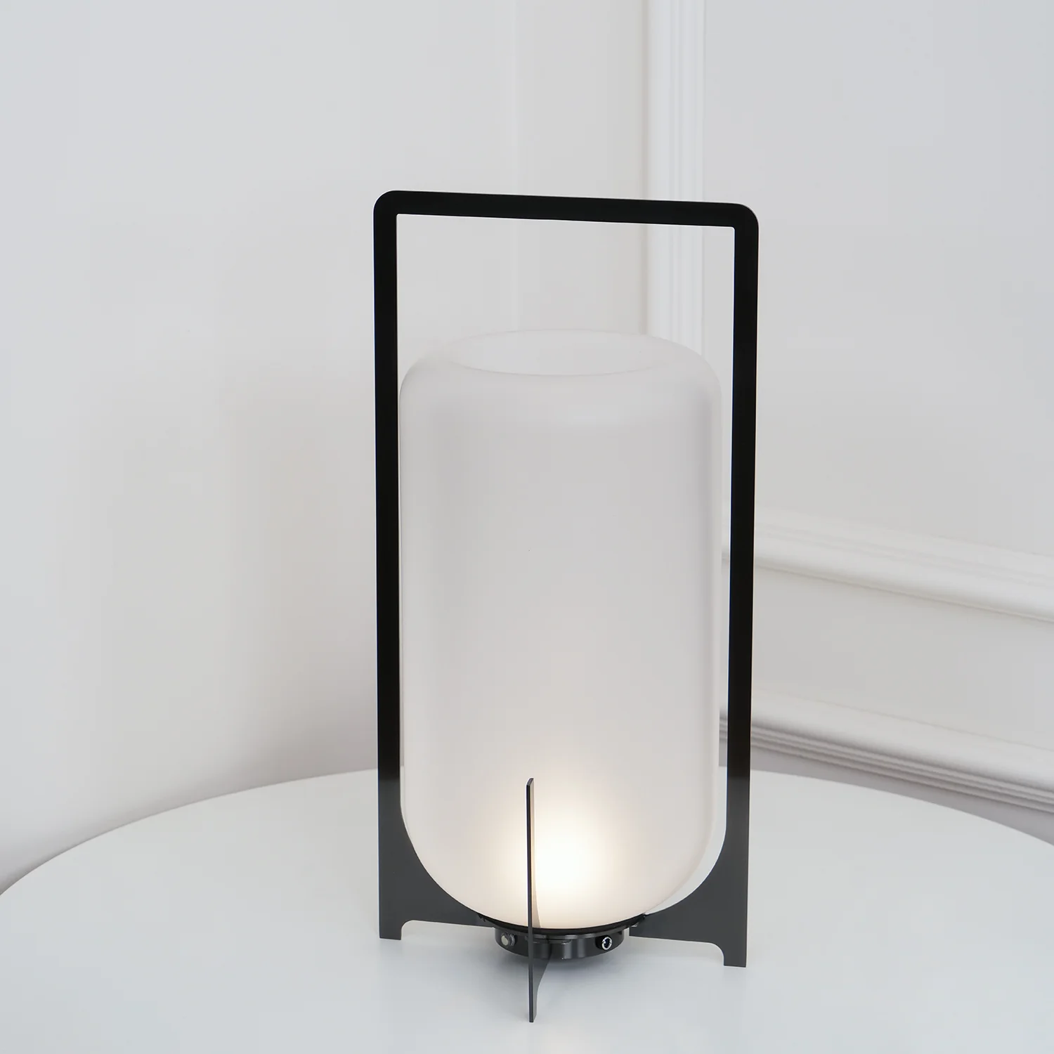 Настольный светильник Black Twilight Lantern - ∅29см x 54см, черный, белый, холодный свет