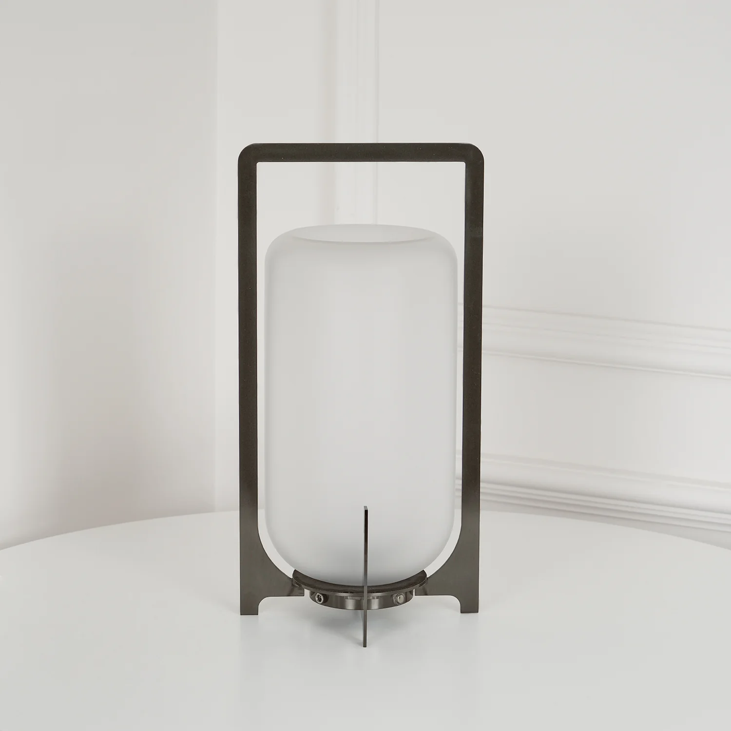 Настольный светильник Steel Twilight Lantern - ∅20см x 38см, серебряный серый, нержавеющая сталь, теплый свет, USB-разъем