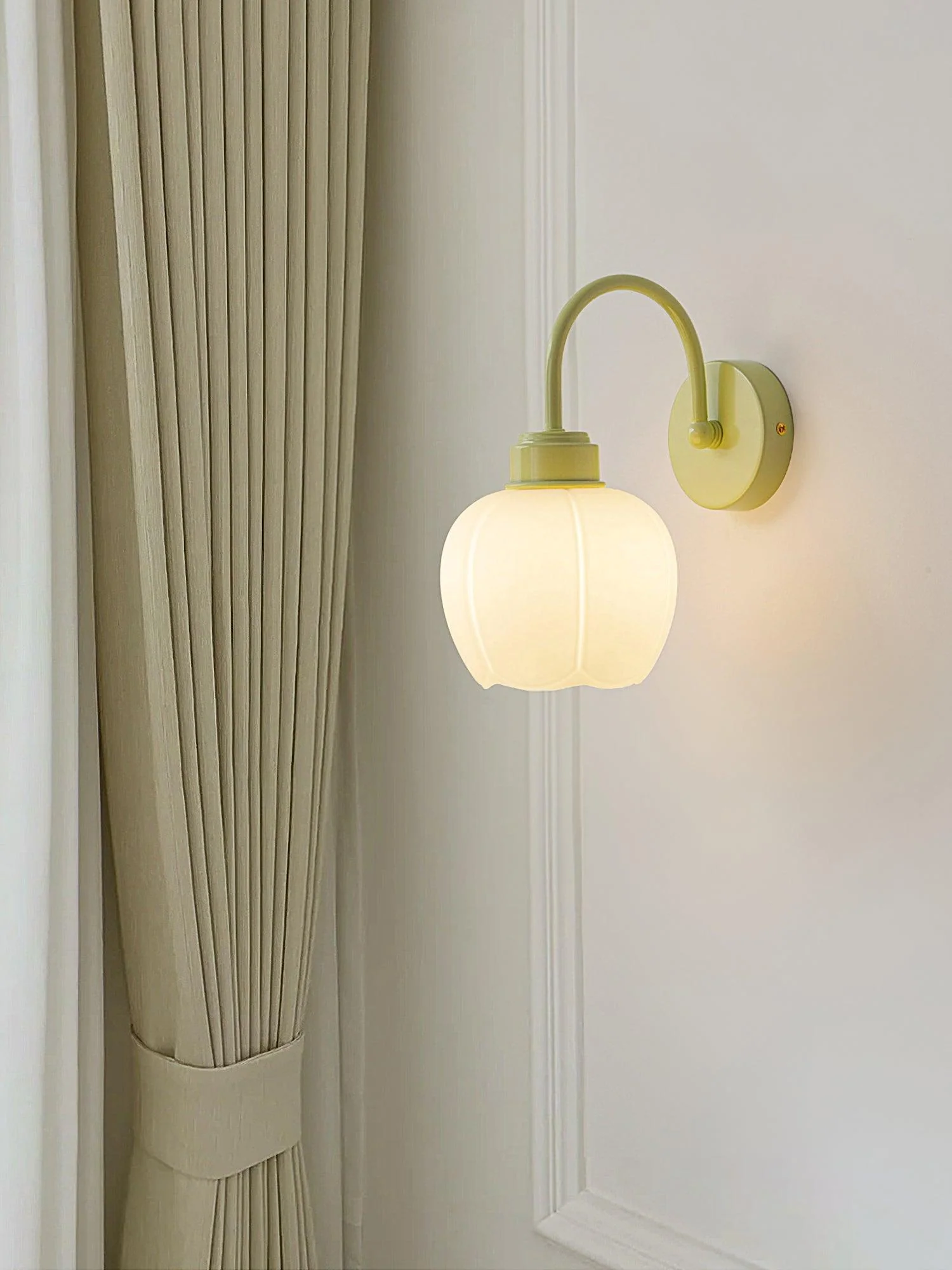 Enchanting Flower Wall Light - ∅ 5.9″ x H 10.2″ set of 2 / Green