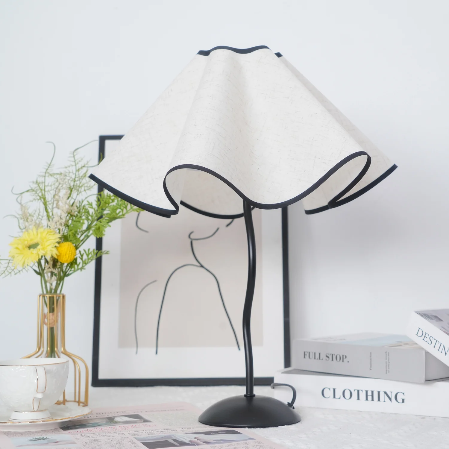 Cora Table Lamp - ∅ 14.1″ x H 18.5″ / Dia 36cm x H 47cm / Black+White Linen / UK plug