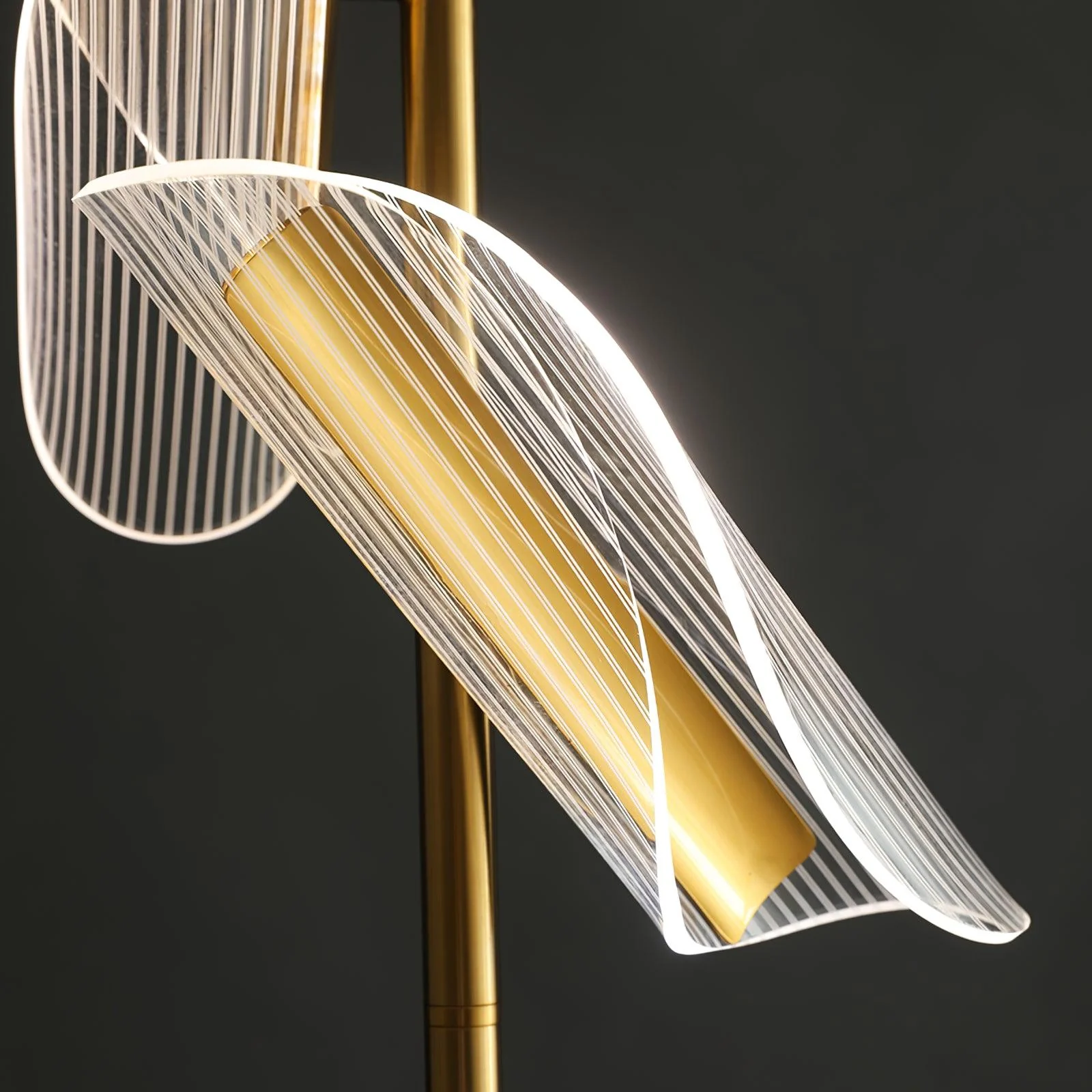 Flame Floor Lamp - ∅ 7.8″ x H 59″ / Dia 20cm x H 150cm / Gold / UK plug