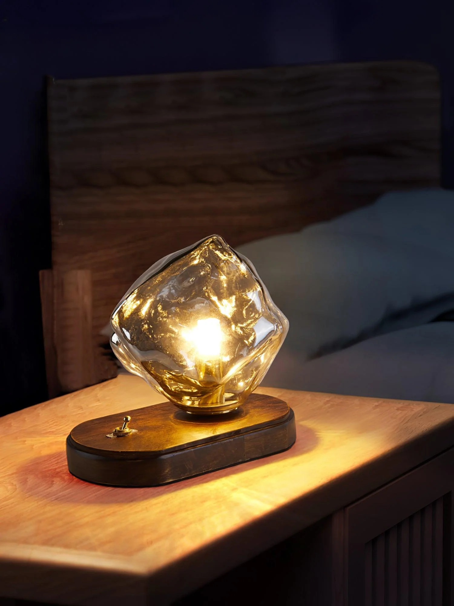 Настольный светильник Ice Stone Glass - 20см x 12см x 15см, янтарь, дерево