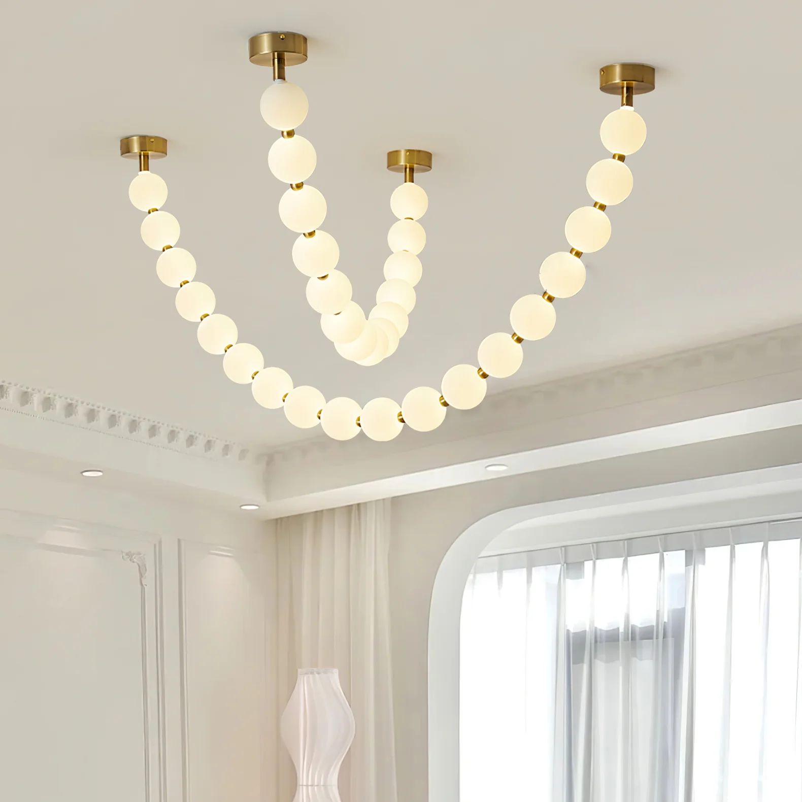 Люстра Pearl Necklace Balls - 23 плафона ∅10см x 250см, золотой, белый, пульт ДУ, диммер