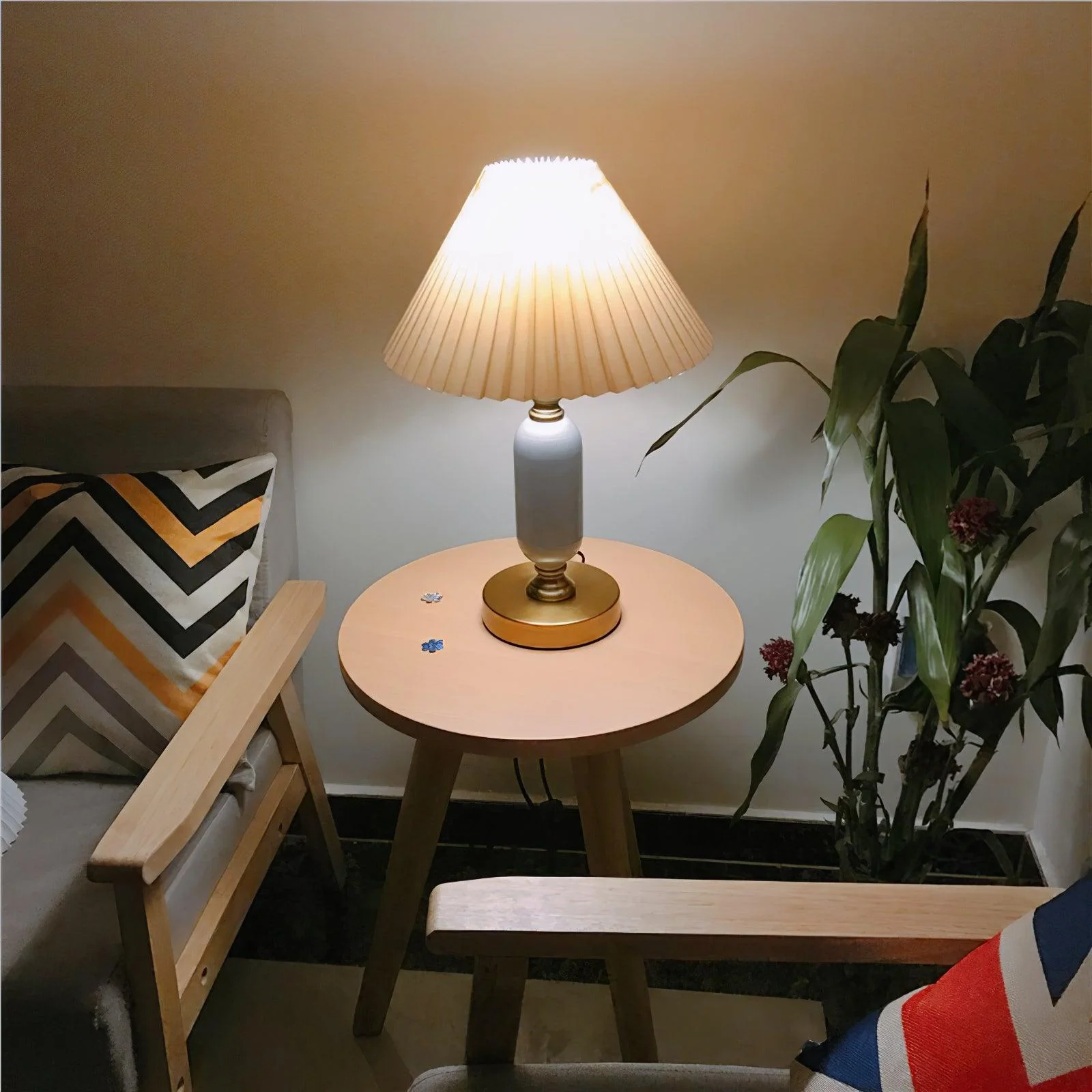 Classic Antique Table Lamp - ∅ 9.4″ x H 17.7″ / Dia 24cm x H 45cm / Model B / UK plug