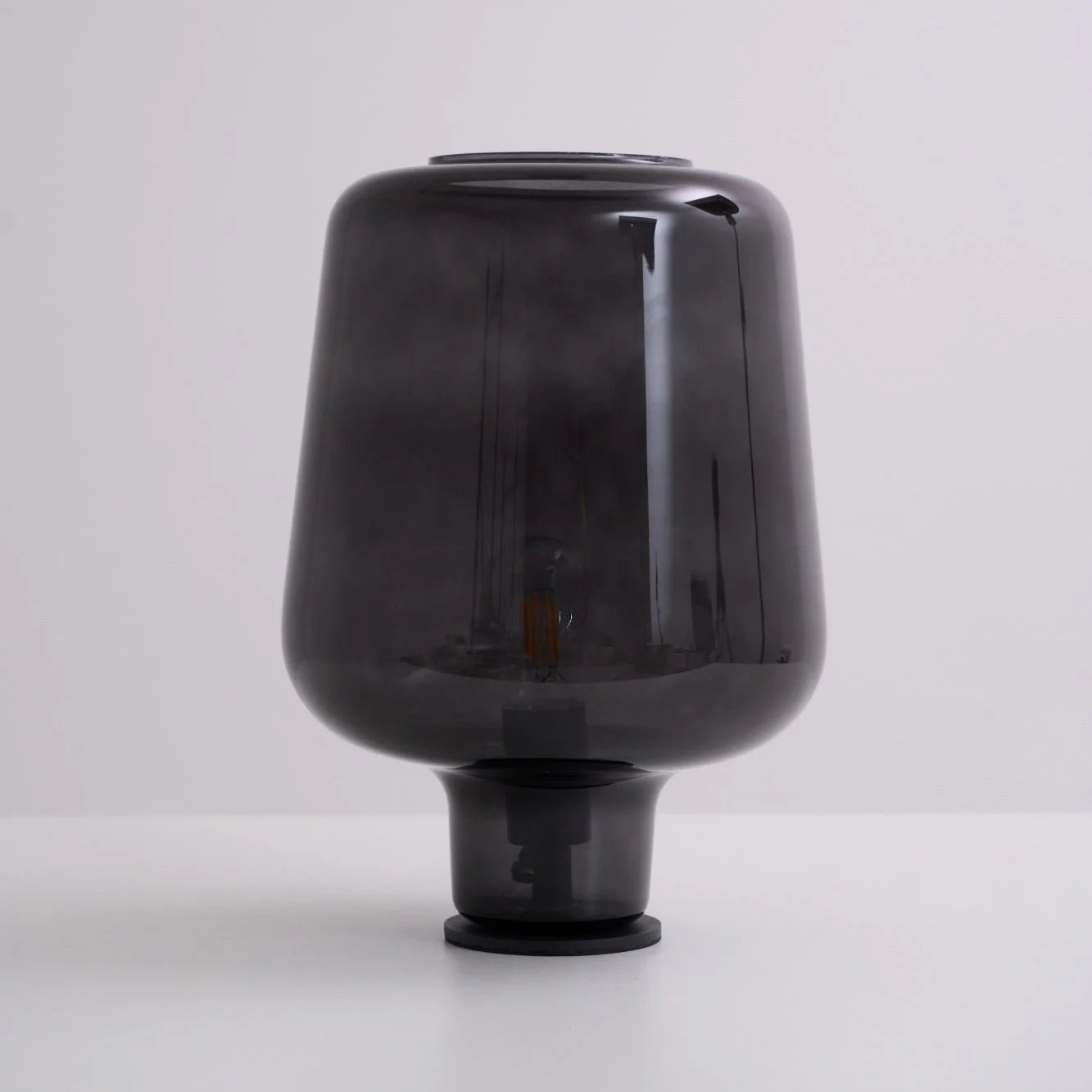 Настольный светильник Teutonic Glass - ∅24см x 37см, дымчато-серый