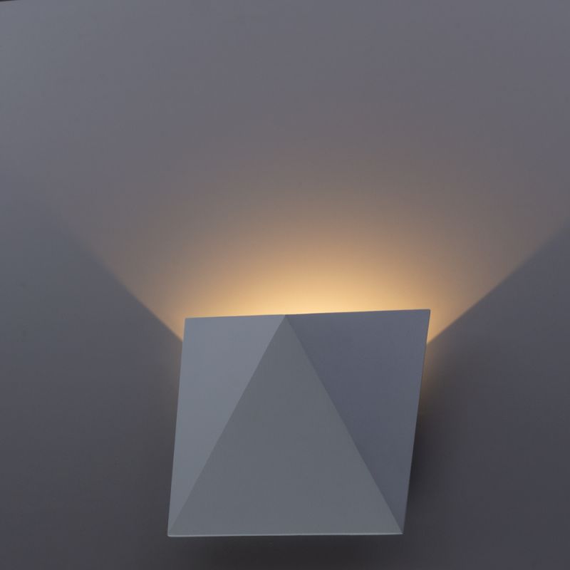 Светильник настенный Arte Lamp Busta A1609AP-1WH