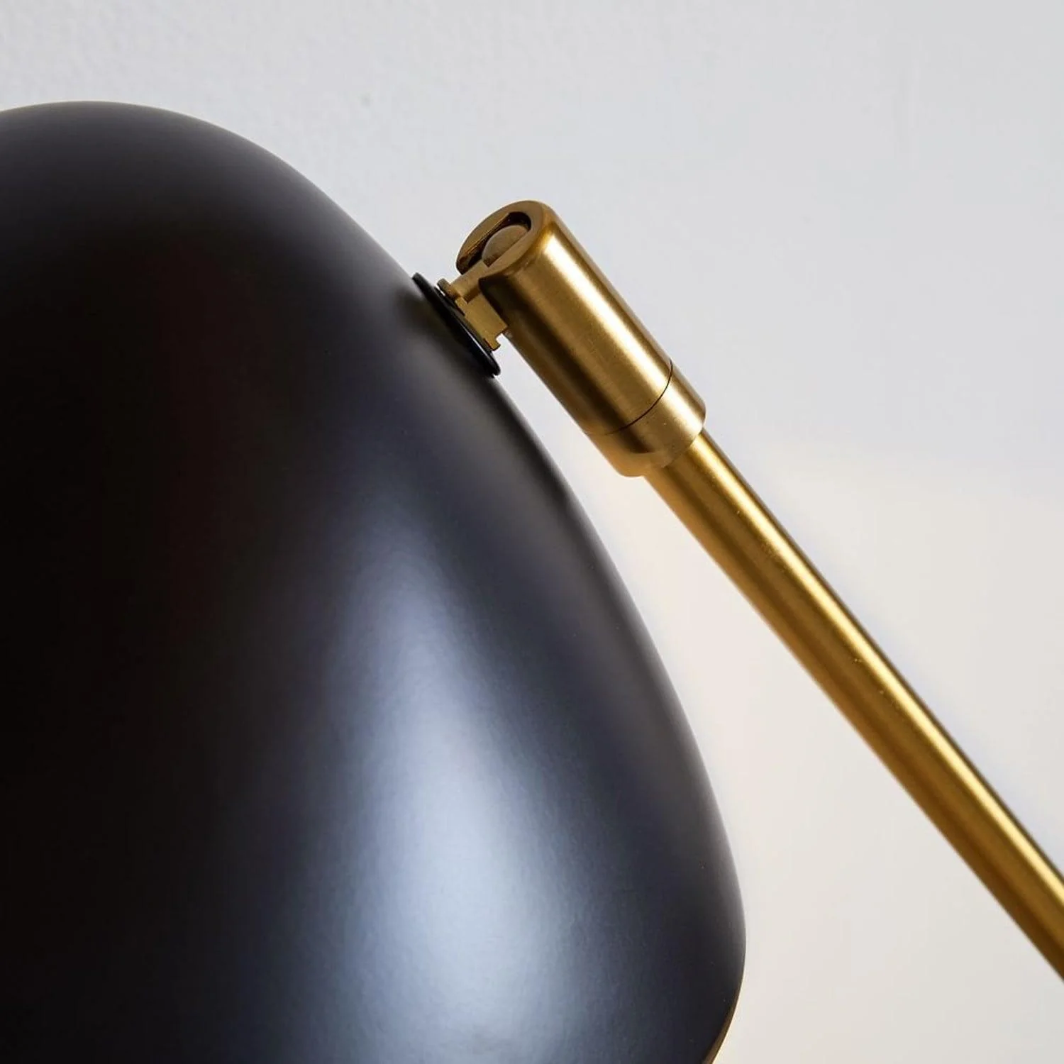 Curvilinear Mid-Century Table Lamp - L 18.1″ x H 21.3″ / L 46cm x H 54cm / Gold+Black / AU plug