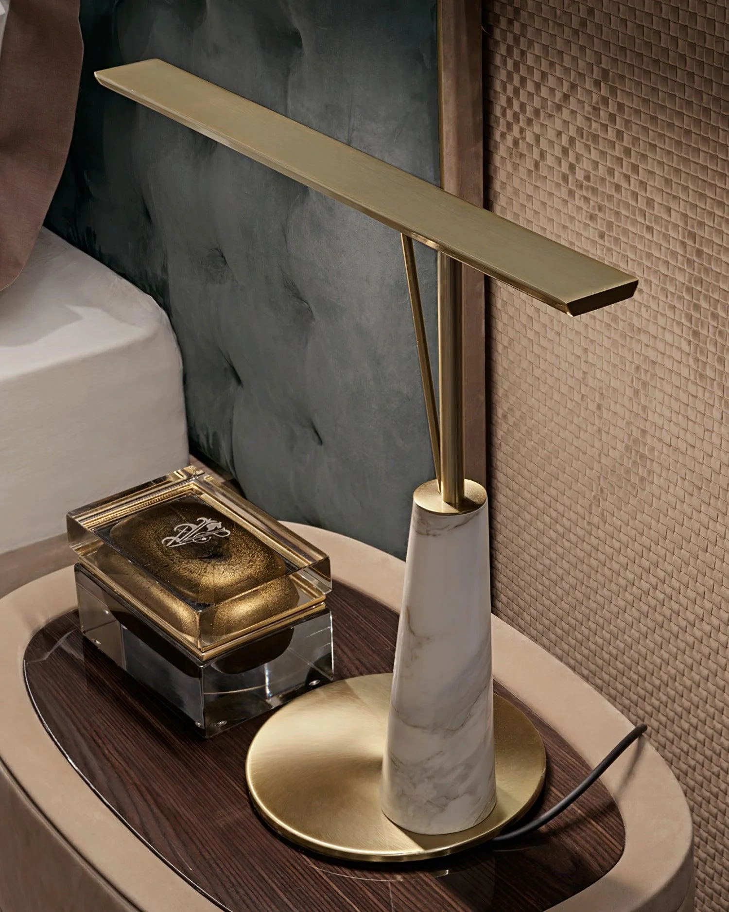 Jasper Table Lamp - ∅ 19.6″ x H 15.7″ / Dia 50cm x H 40cm / Satin Nickel / AU plug