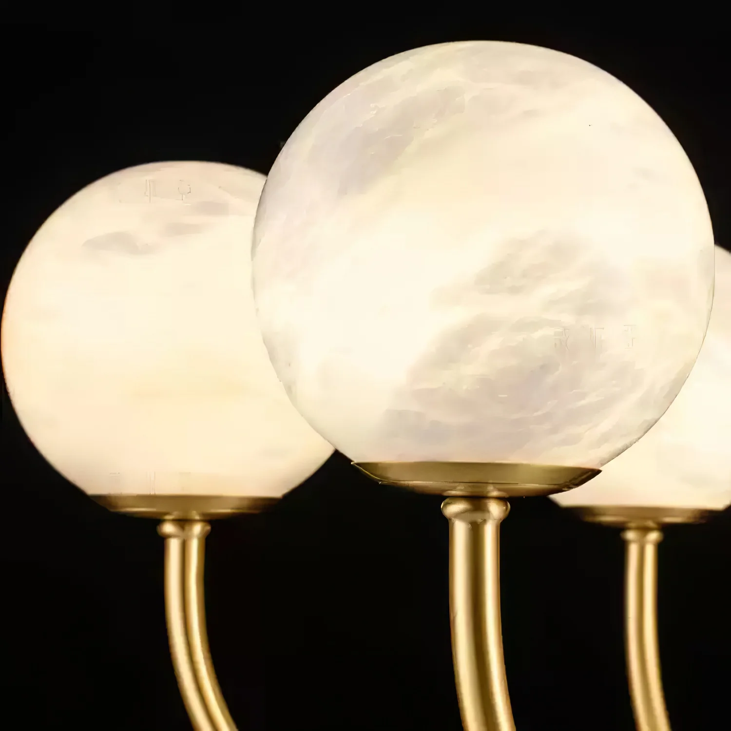 Люстра Aurelian Alabaster Globe - 6 плафонов ∅65см x 50см, латунь, белый