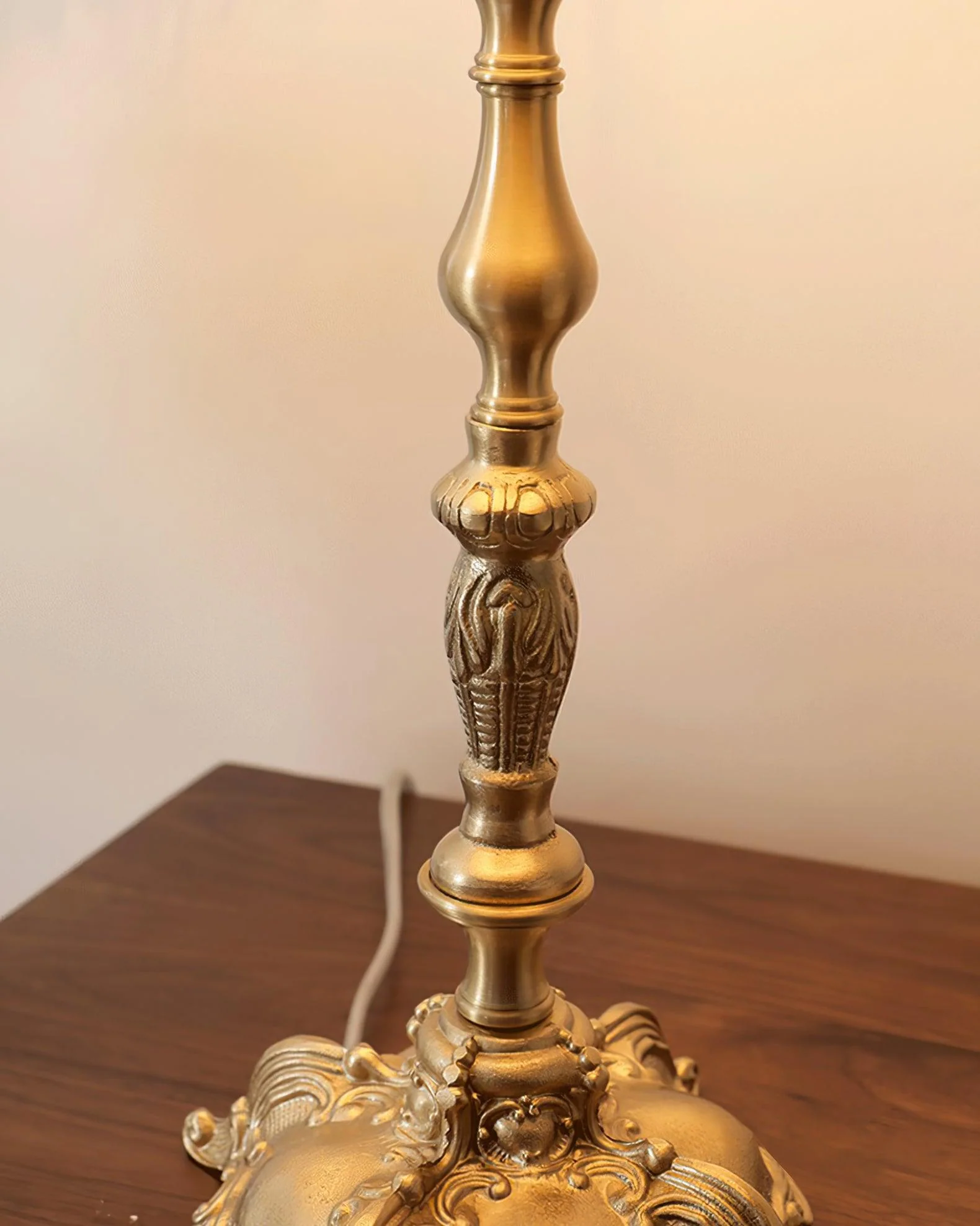 Pantalla Table Lamp - ∅ 11.8″ x H 26.8″ / Dia 30cm x H 68cm / Brass & White / UK plug