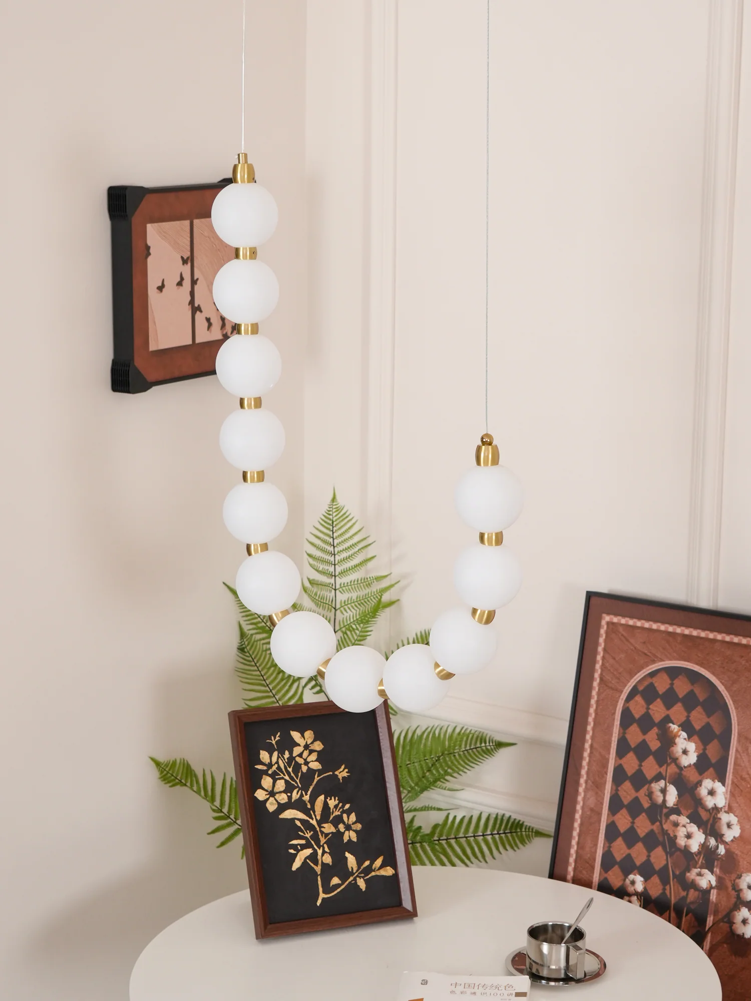 Люстра Acrylic Pearl Necklace - ∅70см x 200см, латунь, белый, теплый свет