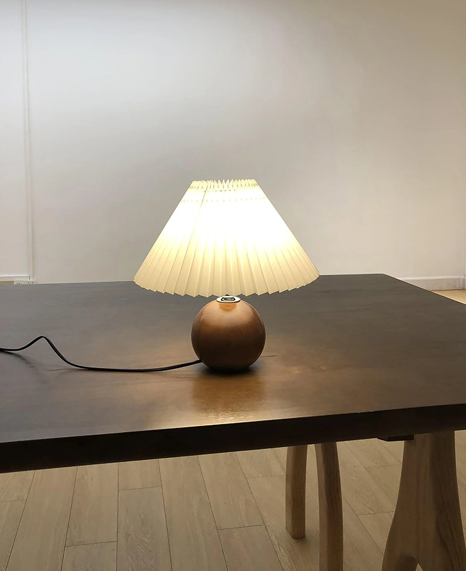 Настольный светильник Wooden Pleated - ∅28см х 30см, натуральное дерево, бежевый