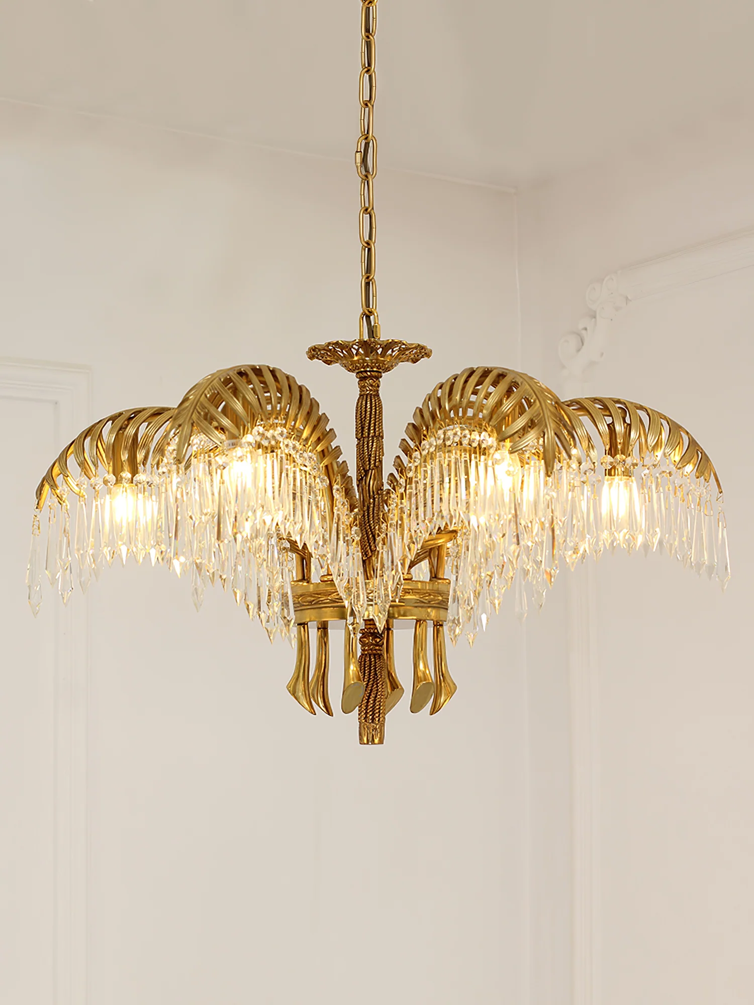 Люстра Brass Palm Leaf Crystal - 8 подвесов ∅82см x 50см, латунь, прозрачный кристалл