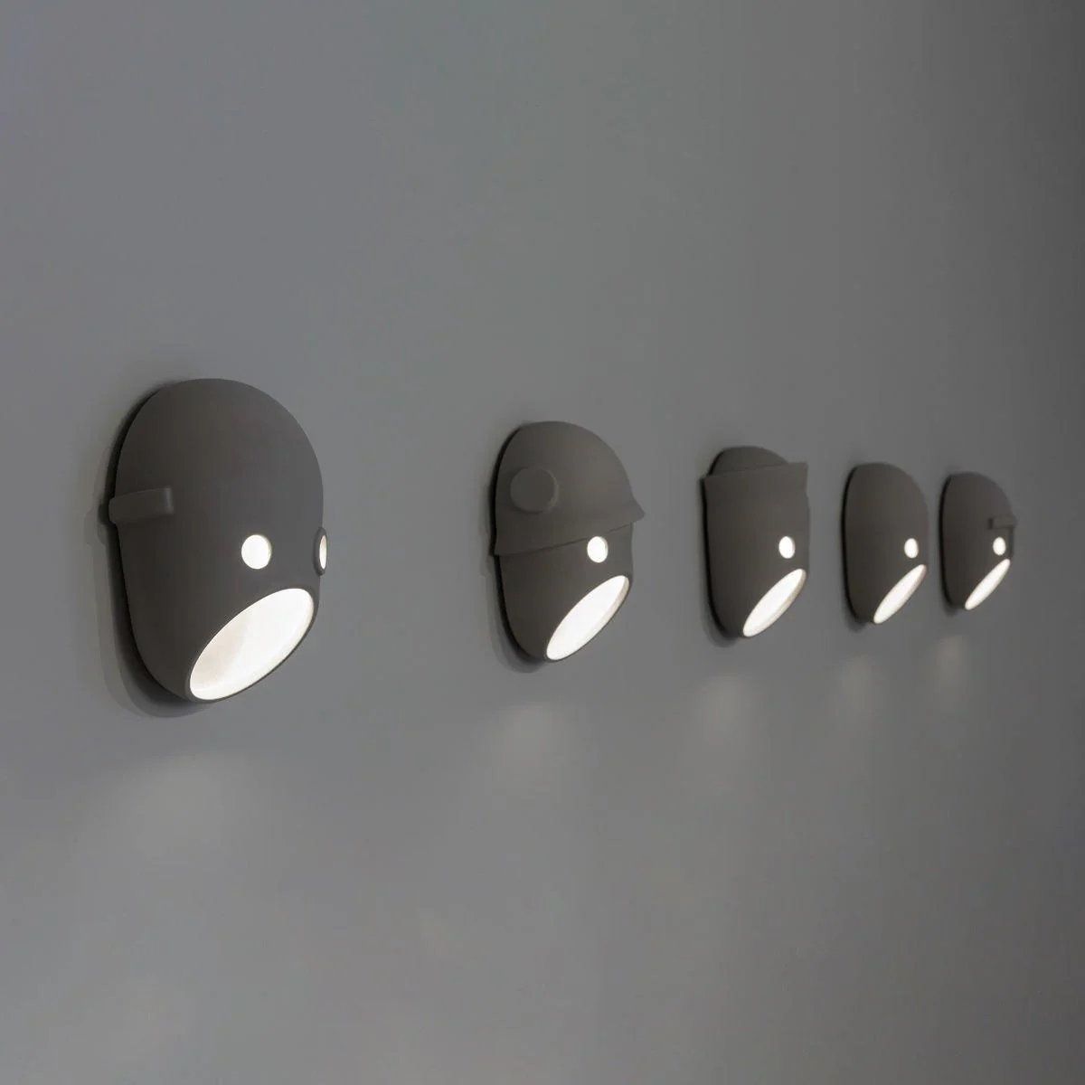 Mask Wall Light - Glen ∅ 7.1″ x H 8.7″ Set of 2 / Light Grey