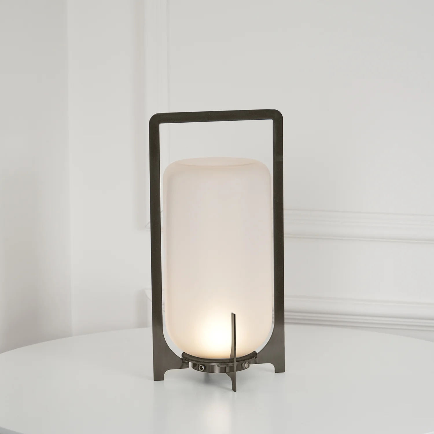Настольный светильник Steel Twilight Lantern - ∅20см x 38см, серебряный серый, нержавеющая сталь, теплый свет, USB-разъем