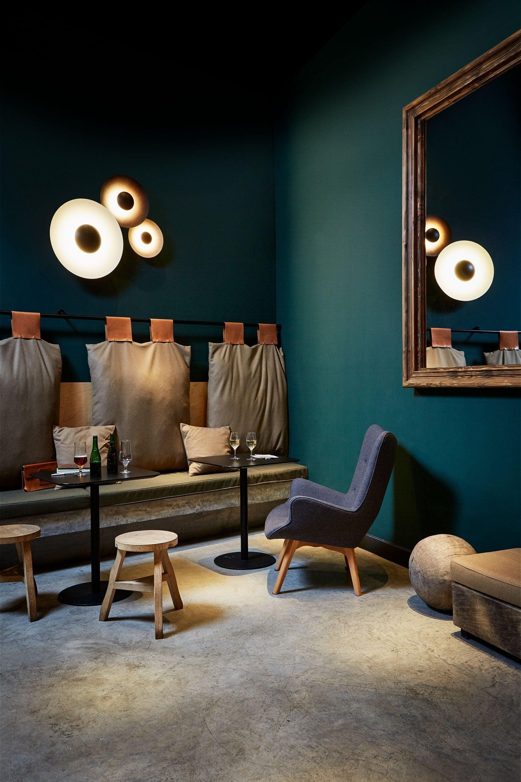 Simplicity Glow Wall Light - ∅ 15.7″ x H 15.7″ Set of 2 / White & Antique copper / Warm Light