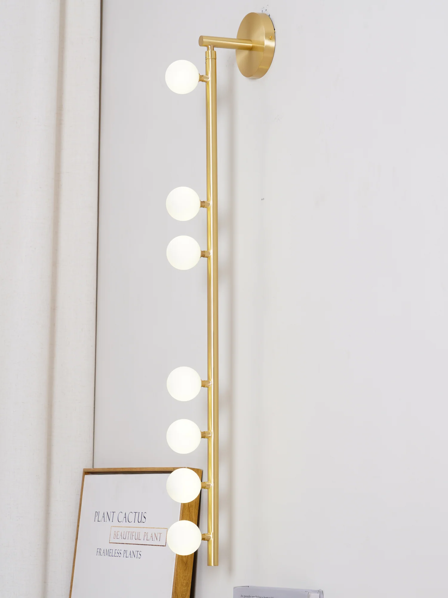 Настенный светильник Brass Glass Tube - 7 источников света ∅12см x 100см, античная латунь, белый