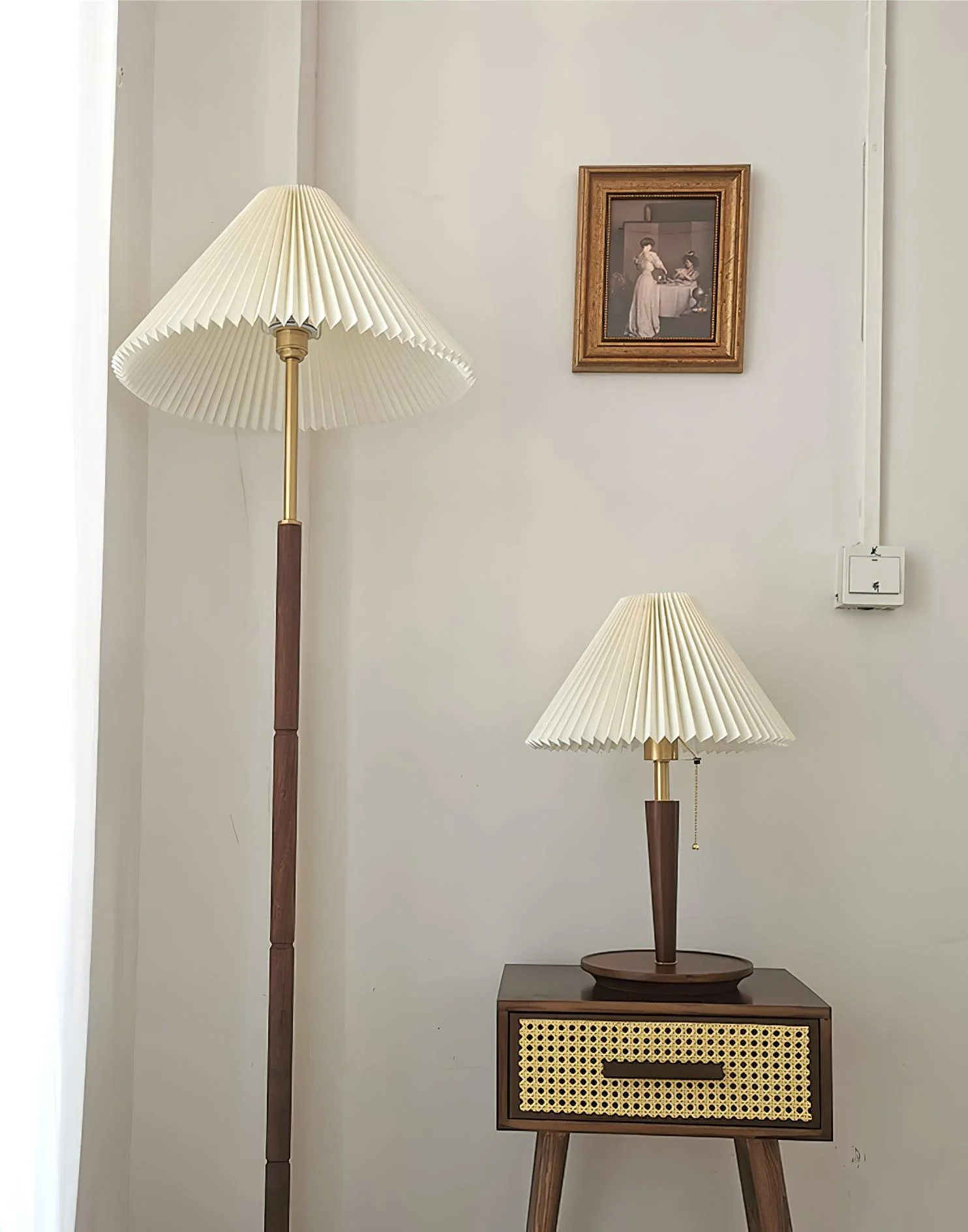 Настольный светильник Cone Pleated Fabric - ∅36см x 53см, дерево, белый