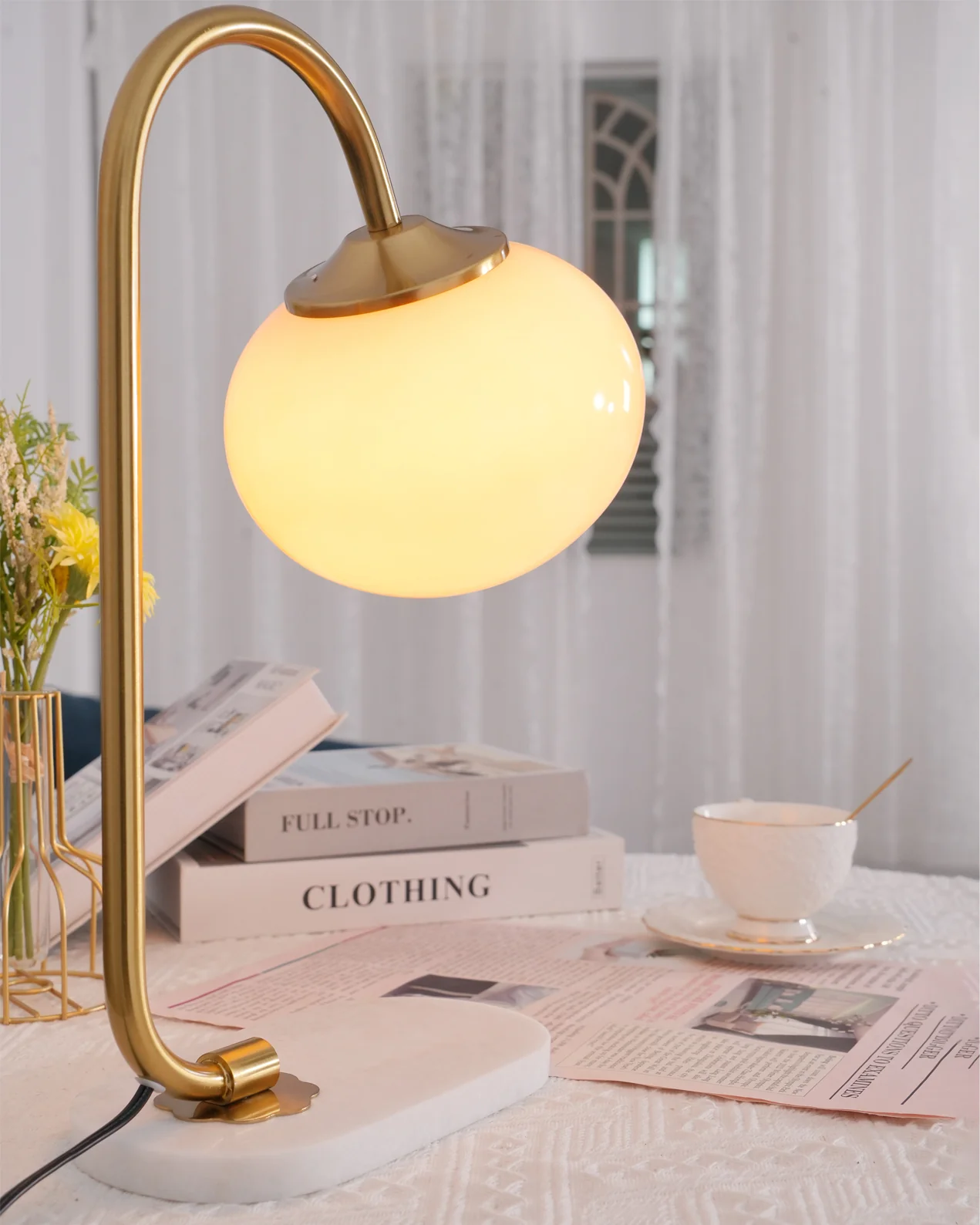 Marshmallow Table Lamp - ∅ 8.7″ x H 16.1″ / Dia 22cm x H 41cm / Chrome & Beige / US plug